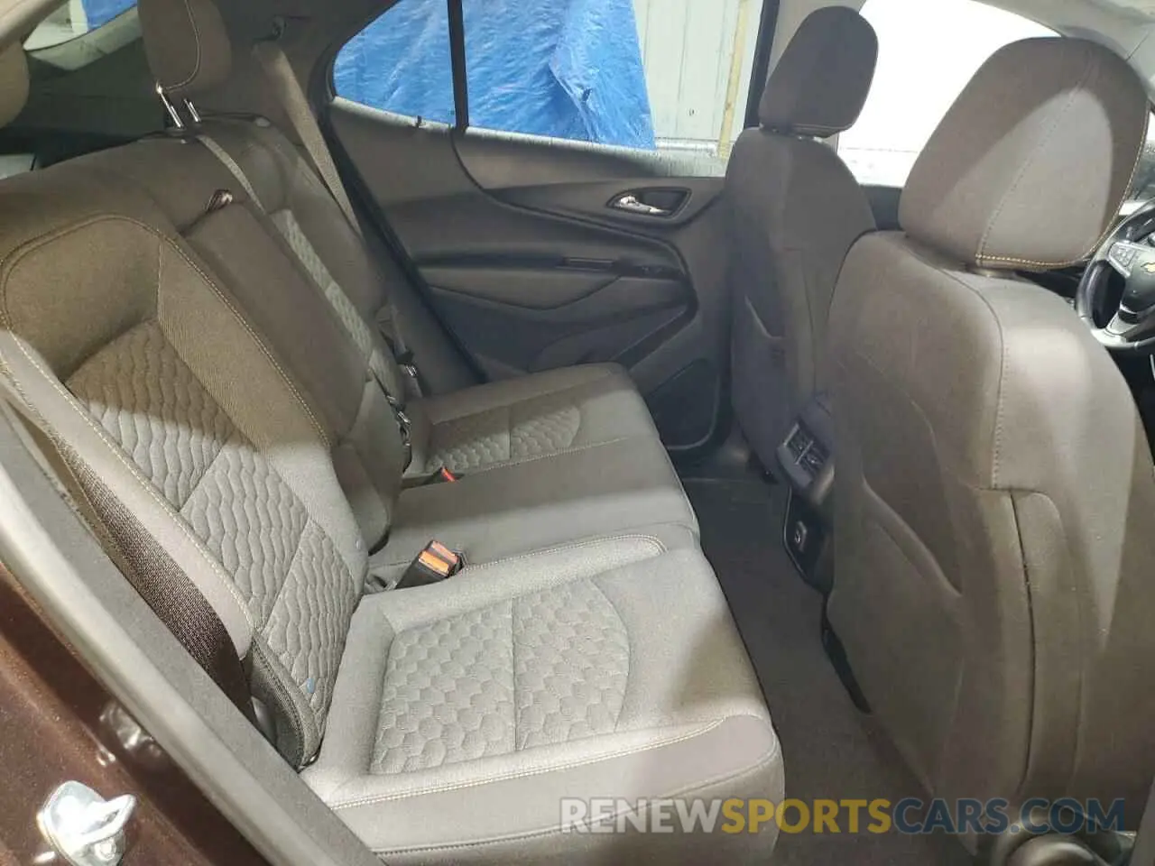 11 fotografías del automóvil dañado 2GNAXUEV6L6229118 CHEVROLET EQUINOX 2020