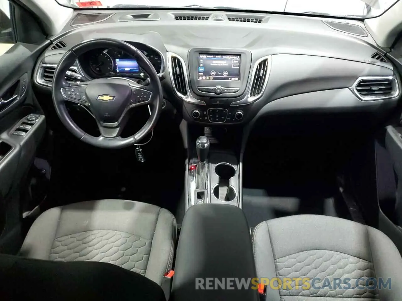8 fotografías del automóvil dañado 2GNAXUEV6L6229118 CHEVROLET EQUINOX 2020