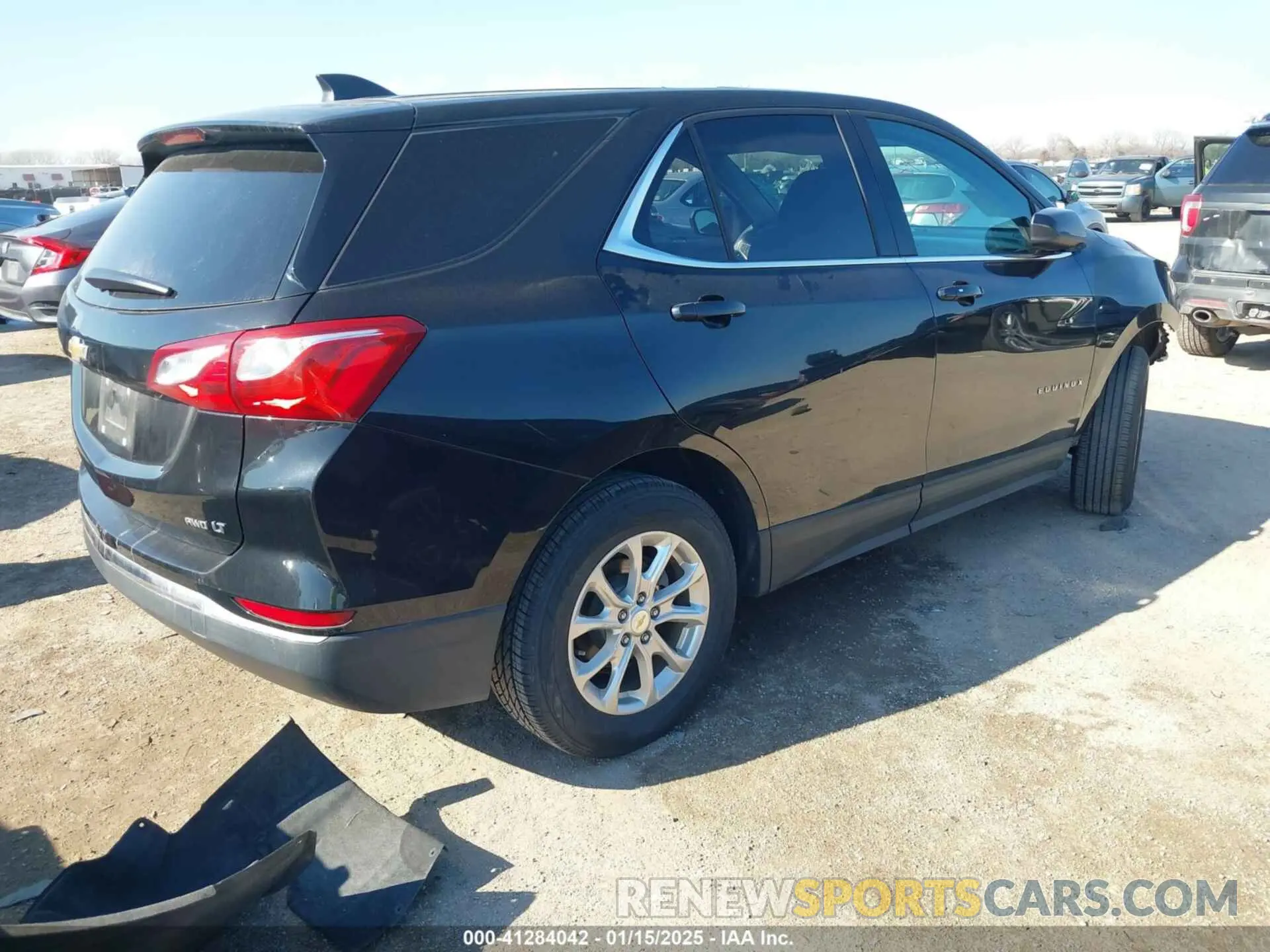 4 fotografías del automóvil dañado 2GNAXUEV6L6239633 CHEVROLET EQUINOX 2020