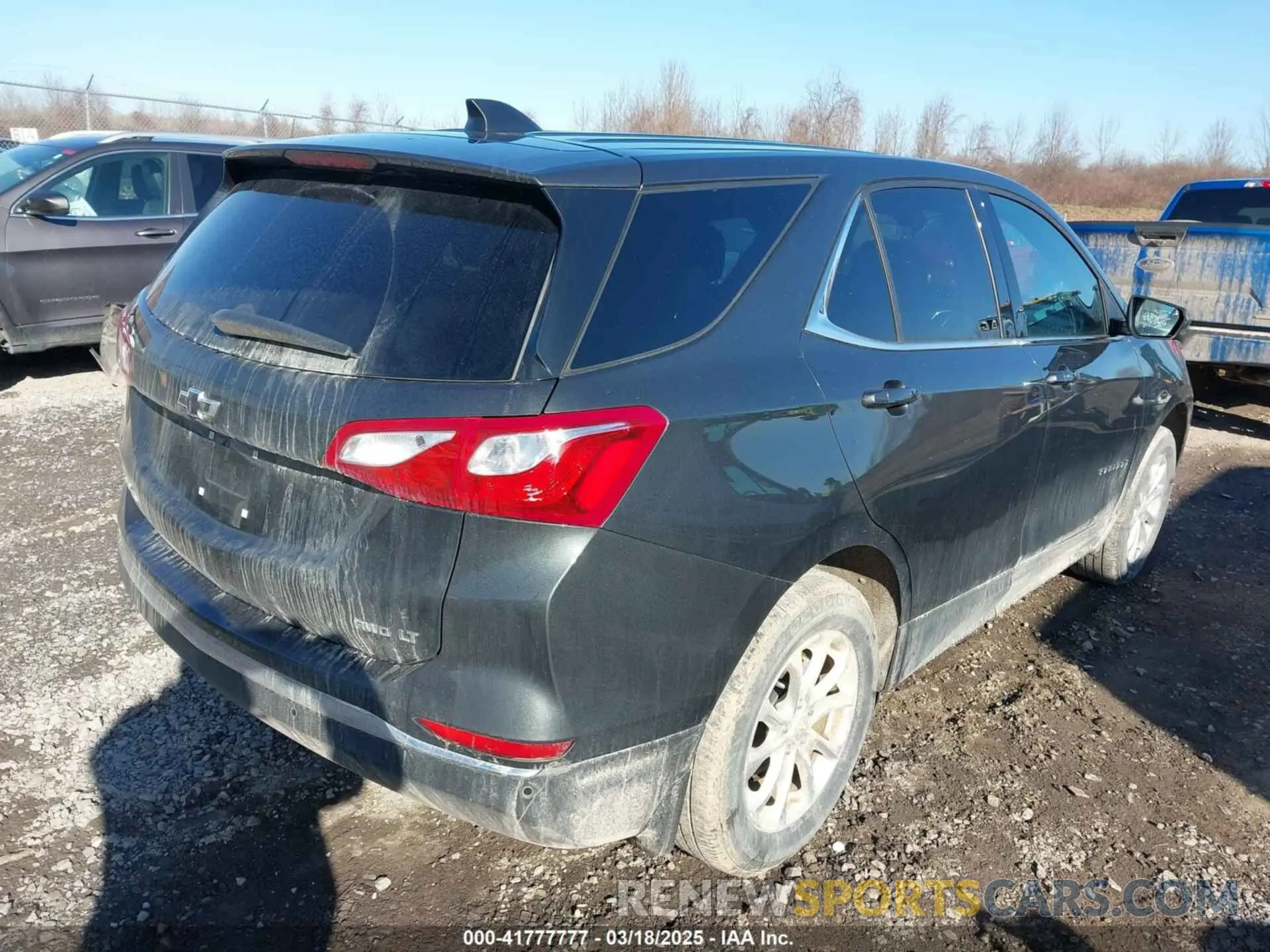 4 fotografías del automóvil dañado 2GNAXUEV6L6270199 CHEVROLET EQUINOX 2020
