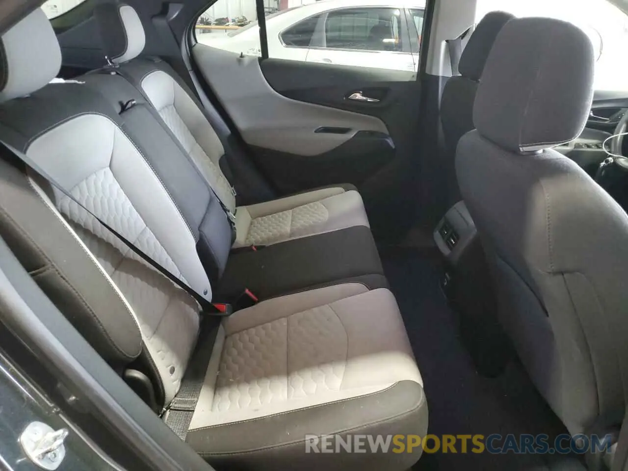 11 fotografías del automóvil dañado 2GNAXUEV7L6103155 CHEVROLET EQUINOX 2020