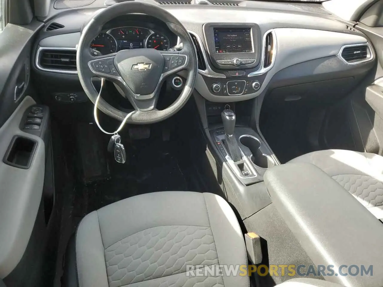 8 fotografías del automóvil dañado 2GNAXUEV7L6103155 CHEVROLET EQUINOX 2020