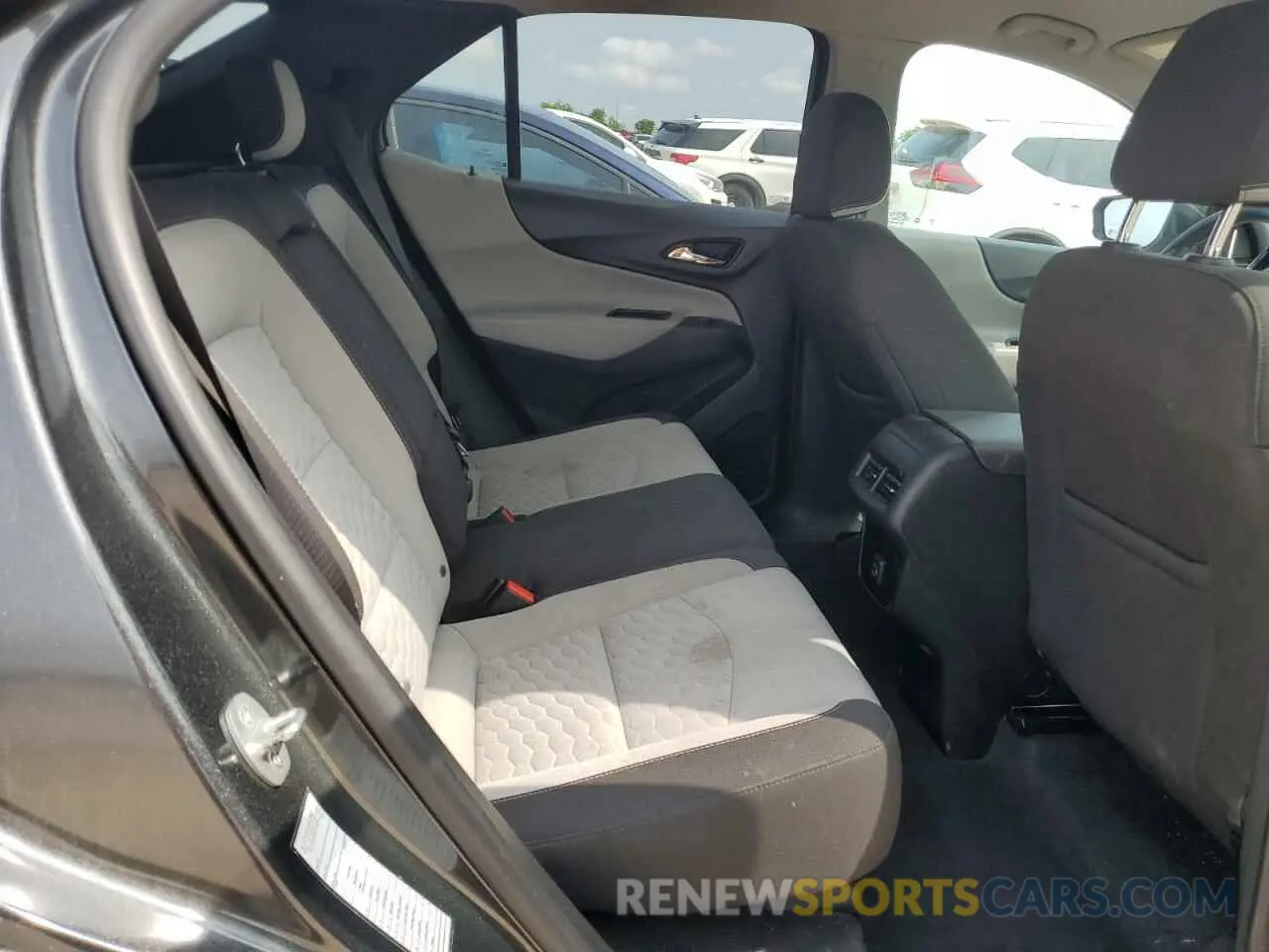 10 fotografías del automóvil dañado 2GNAXUEV7L6109361 CHEVROLET EQUINOX 2020