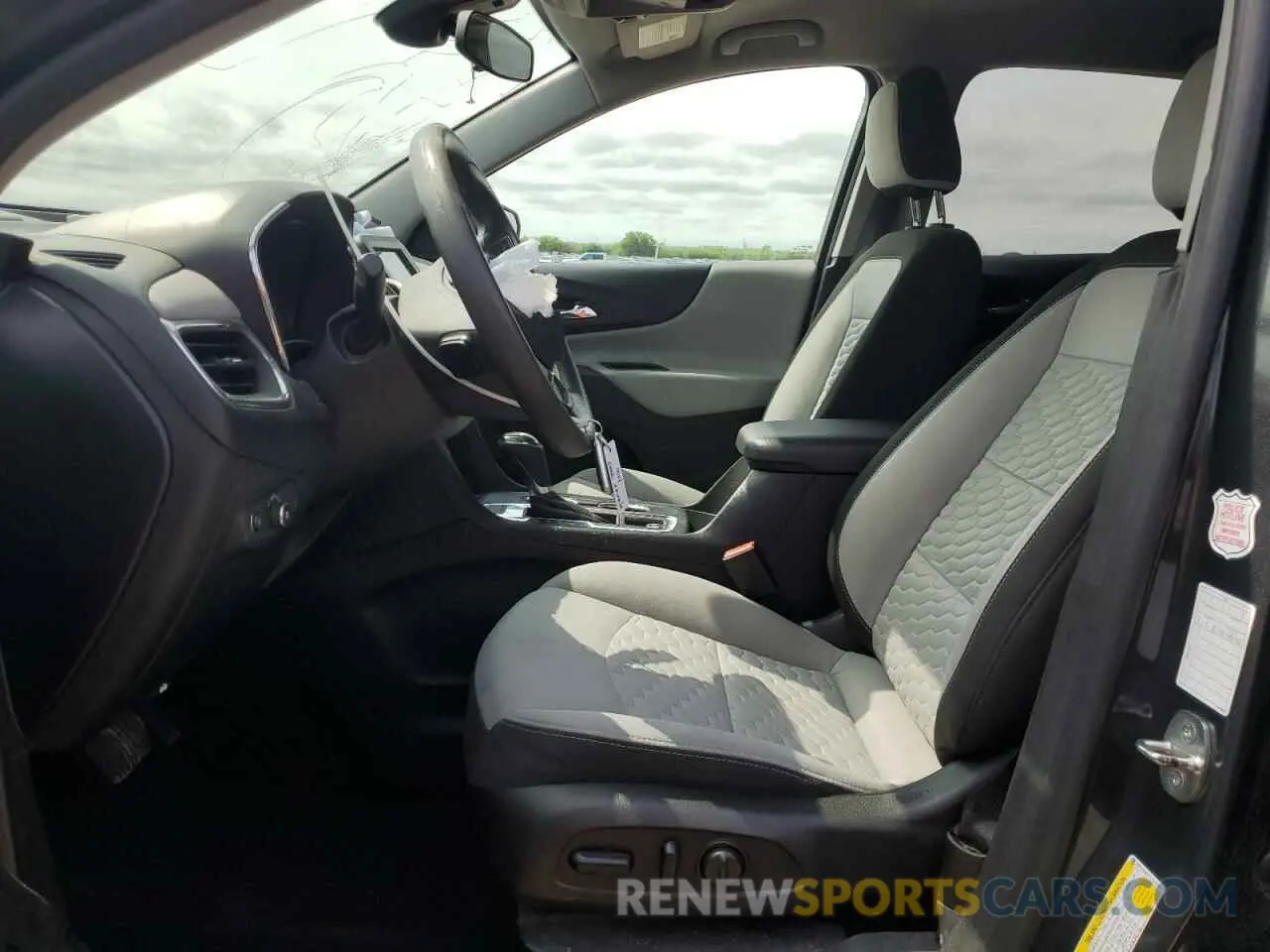 7 fotografías del automóvil dañado 2GNAXUEV7L6109361 CHEVROLET EQUINOX 2020