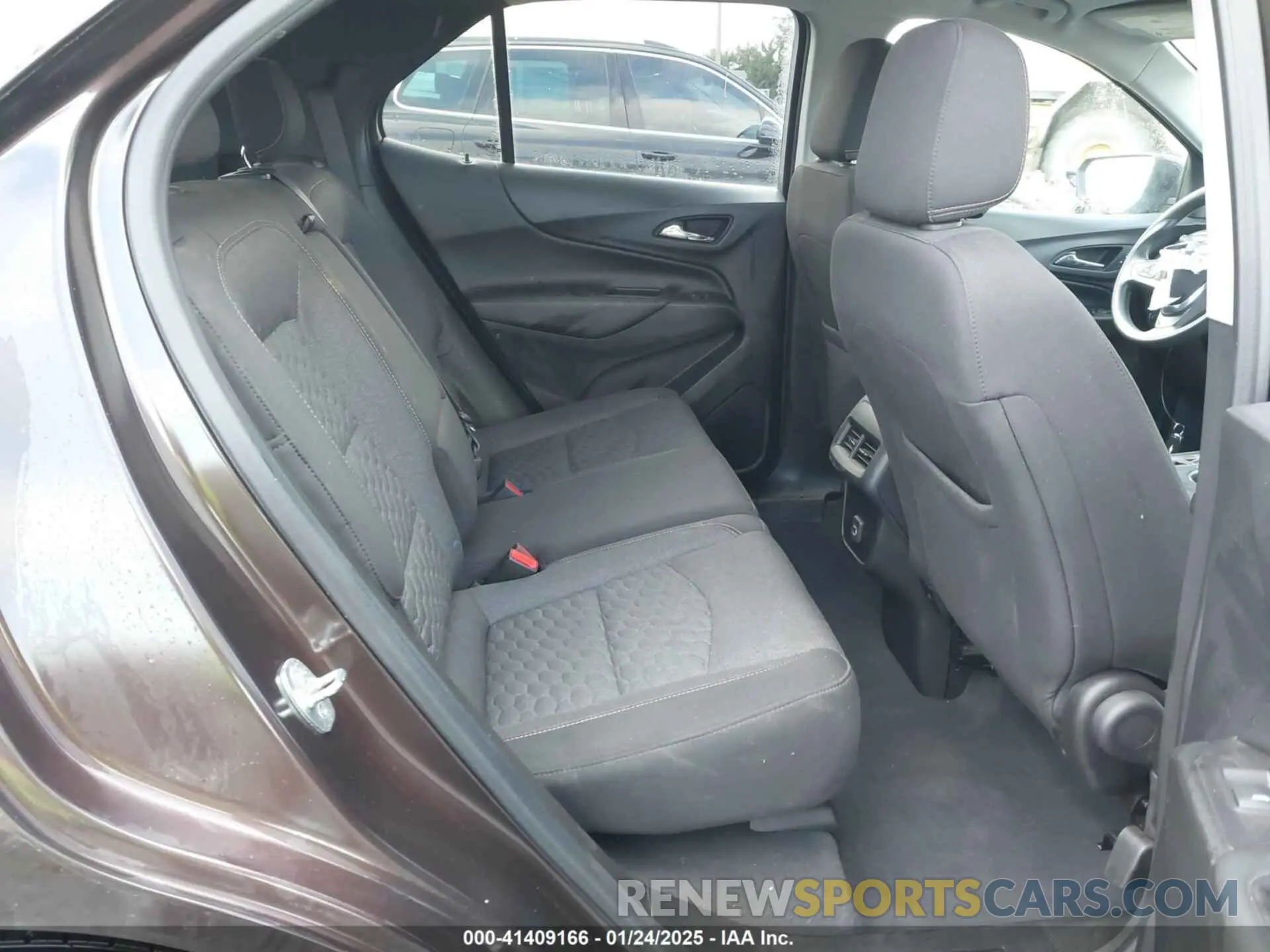 8 fotografías del automóvil dañado 2GNAXUEV7L6117833 CHEVROLET EQUINOX 2020