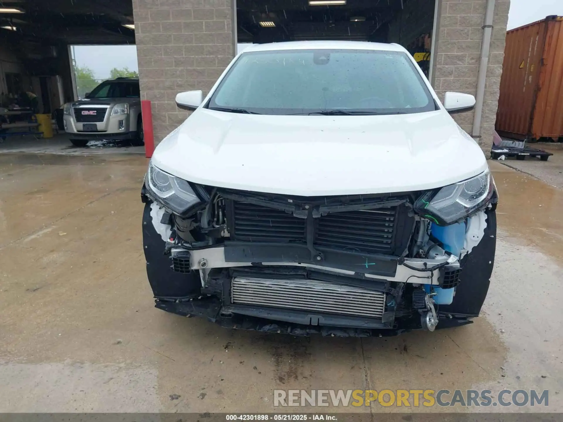 12 fotografías del automóvil dañado 2GNAXUEV7L6120702 CHEVROLET EQUINOX 2020