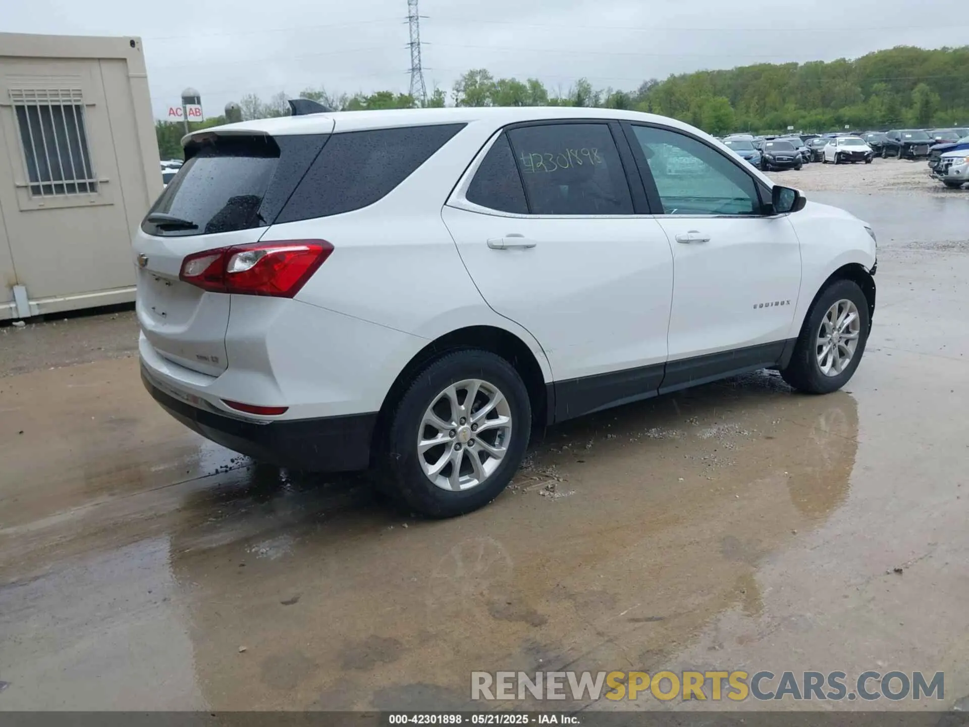 4 fotografías del automóvil dañado 2GNAXUEV7L6120702 CHEVROLET EQUINOX 2020