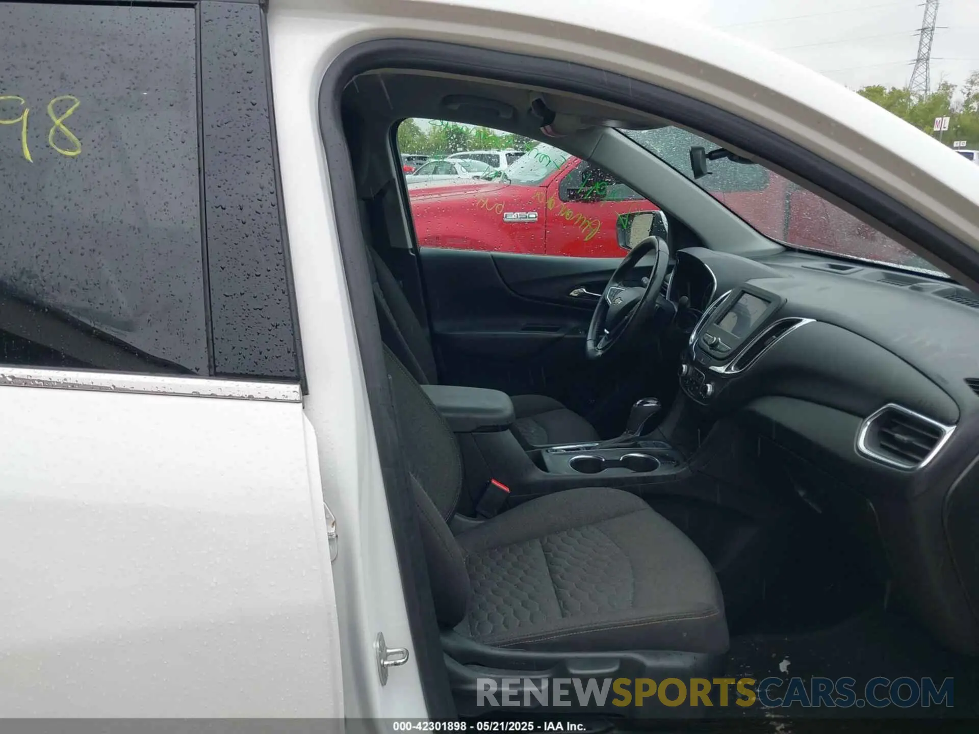 5 fotografías del automóvil dañado 2GNAXUEV7L6120702 CHEVROLET EQUINOX 2020