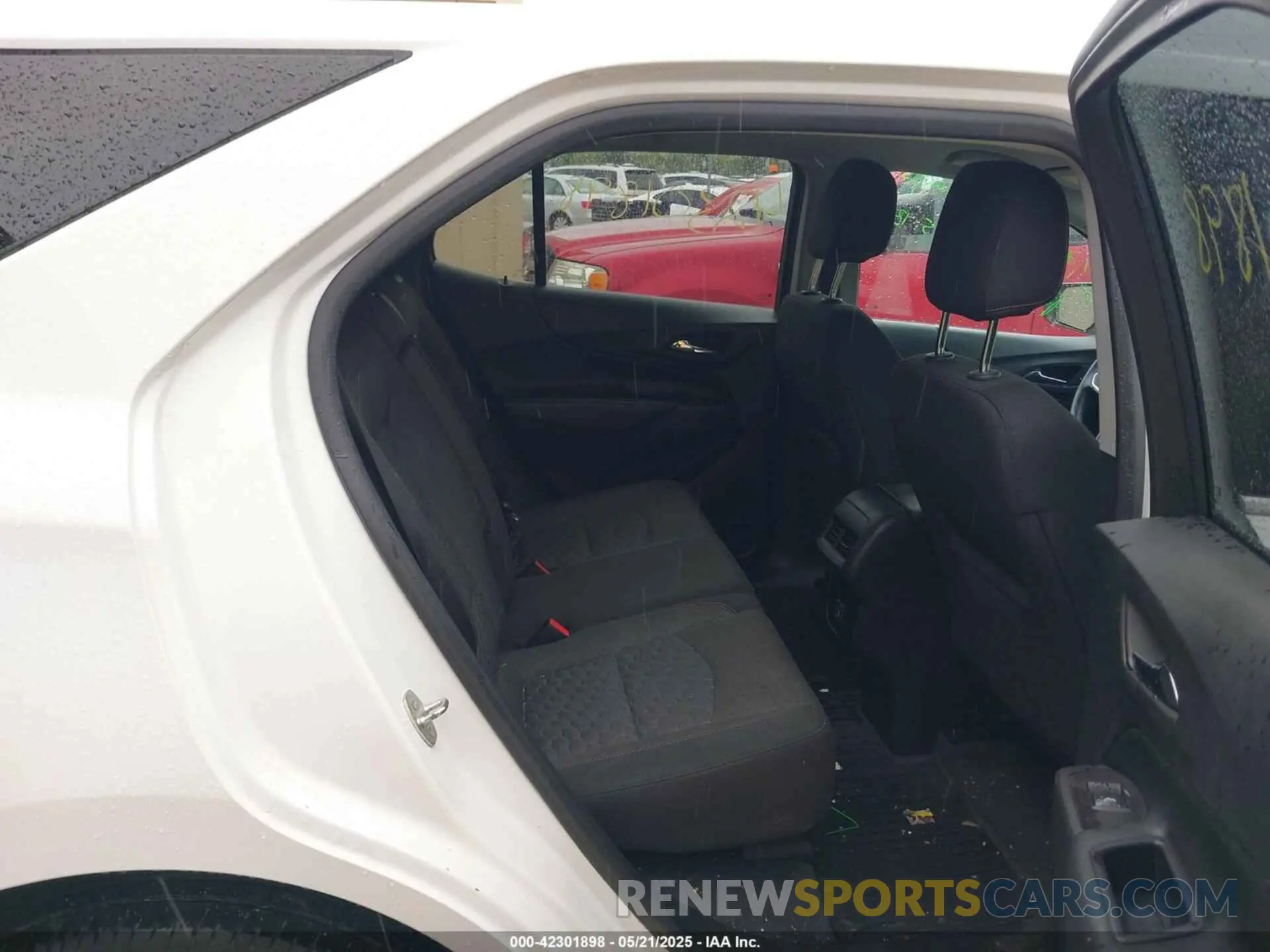 8 fotografías del automóvil dañado 2GNAXUEV7L6120702 CHEVROLET EQUINOX 2020