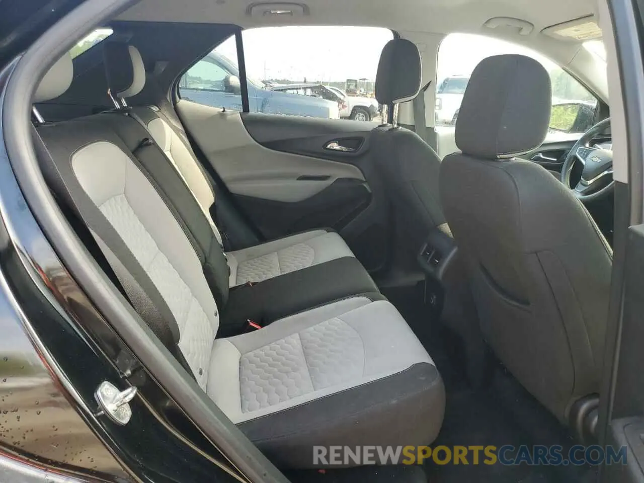 11 fotografías del automóvil dañado 2GNAXUEV7L6200940 CHEVROLET EQUINOX 2020
