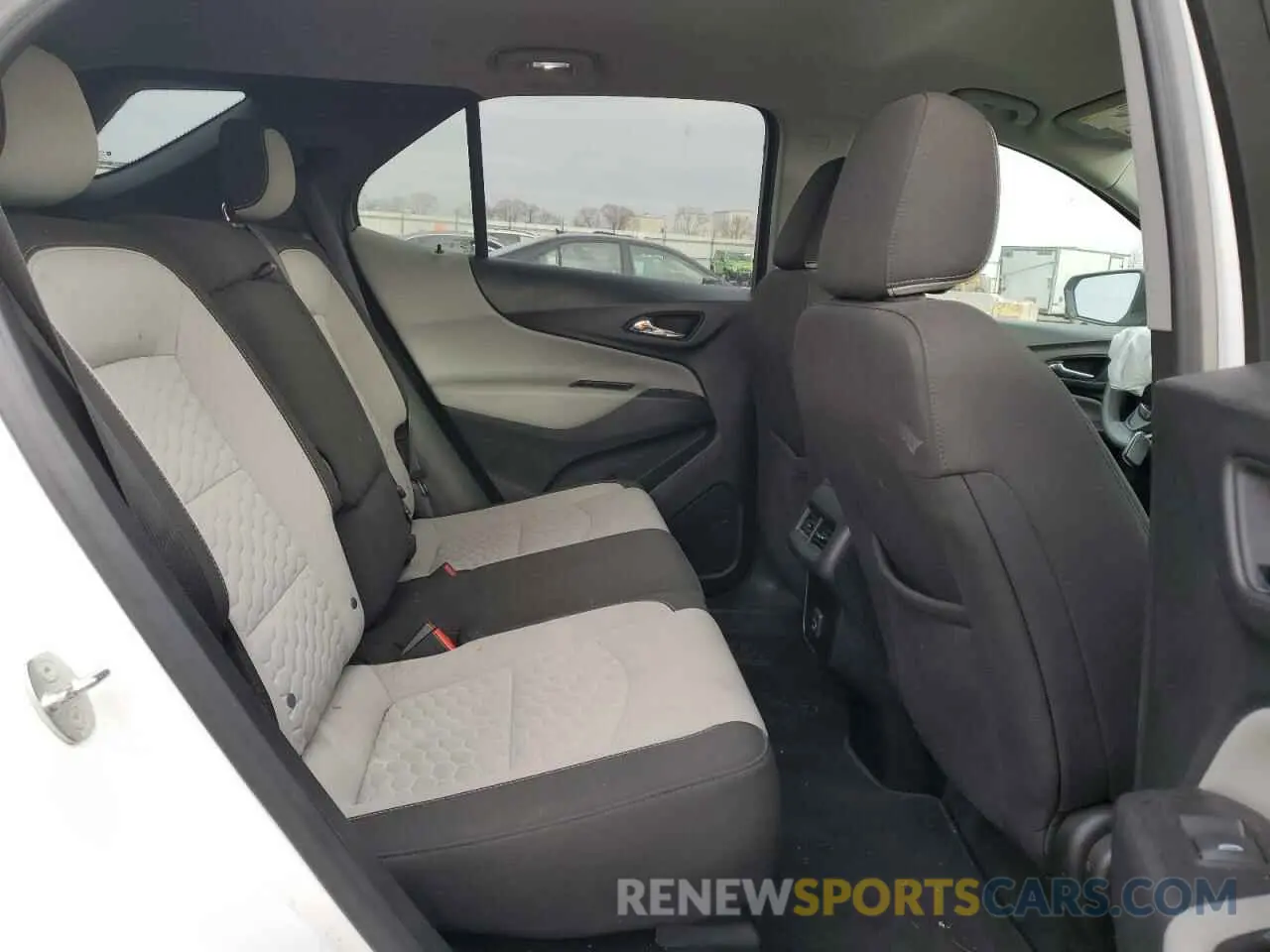 11 fotografías del automóvil dañado 2GNAXUEV7L6202333 CHEVROLET EQUINOX 2020