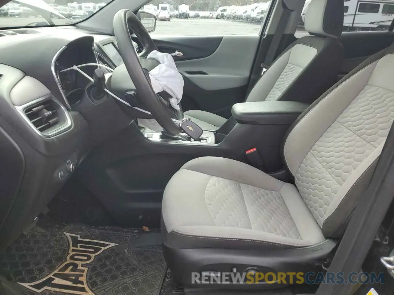 7 fotografías del automóvil dañado 2GNAXUEV7L6203272 CHEVROLET EQUINOX 2020