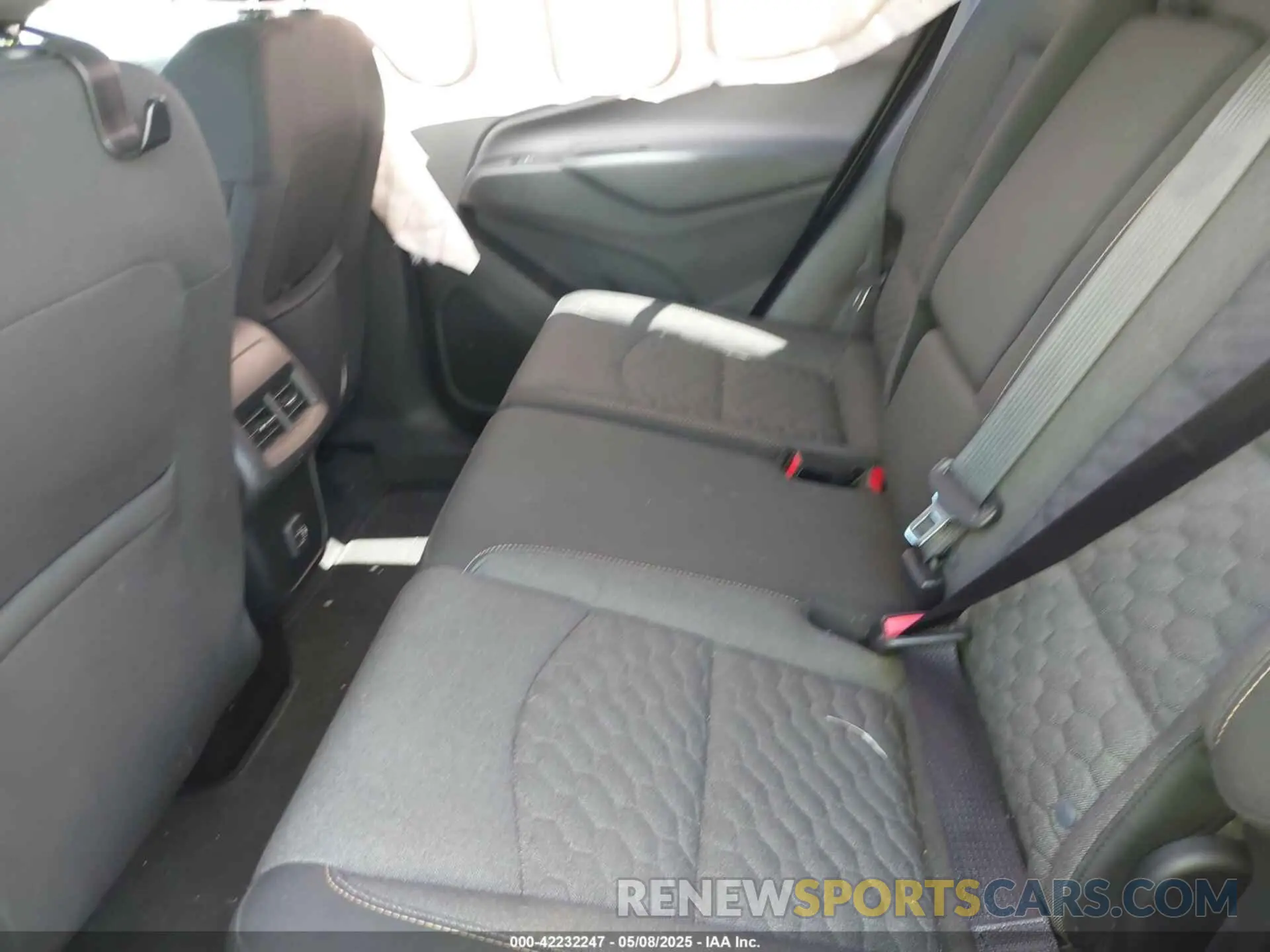 8 fotografías del automóvil dañado 2GNAXUEV7L6238054 CHEVROLET EQUINOX 2020