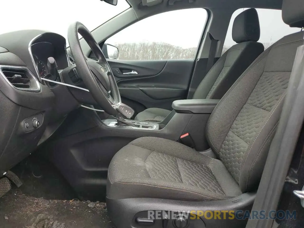 7 fotografías del automóvil dañado 2GNAXUEV7L6244324 CHEVROLET EQUINOX 2020