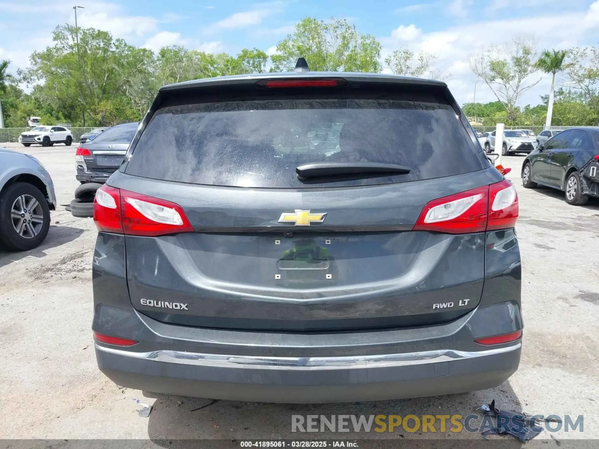 17 fotografías del automóvil dañado 2GNAXUEV8L6109417 CHEVROLET EQUINOX 2020