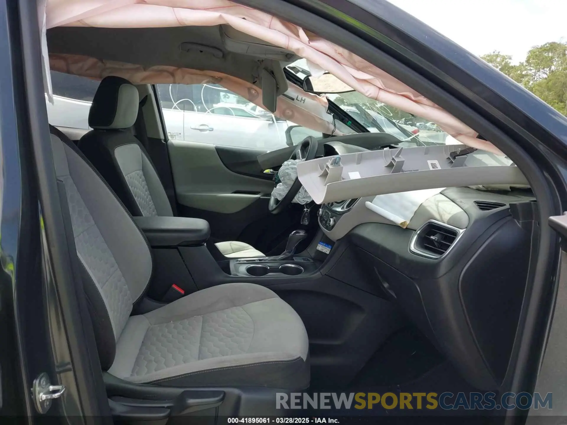 5 fotografías del automóvil dañado 2GNAXUEV8L6109417 CHEVROLET EQUINOX 2020