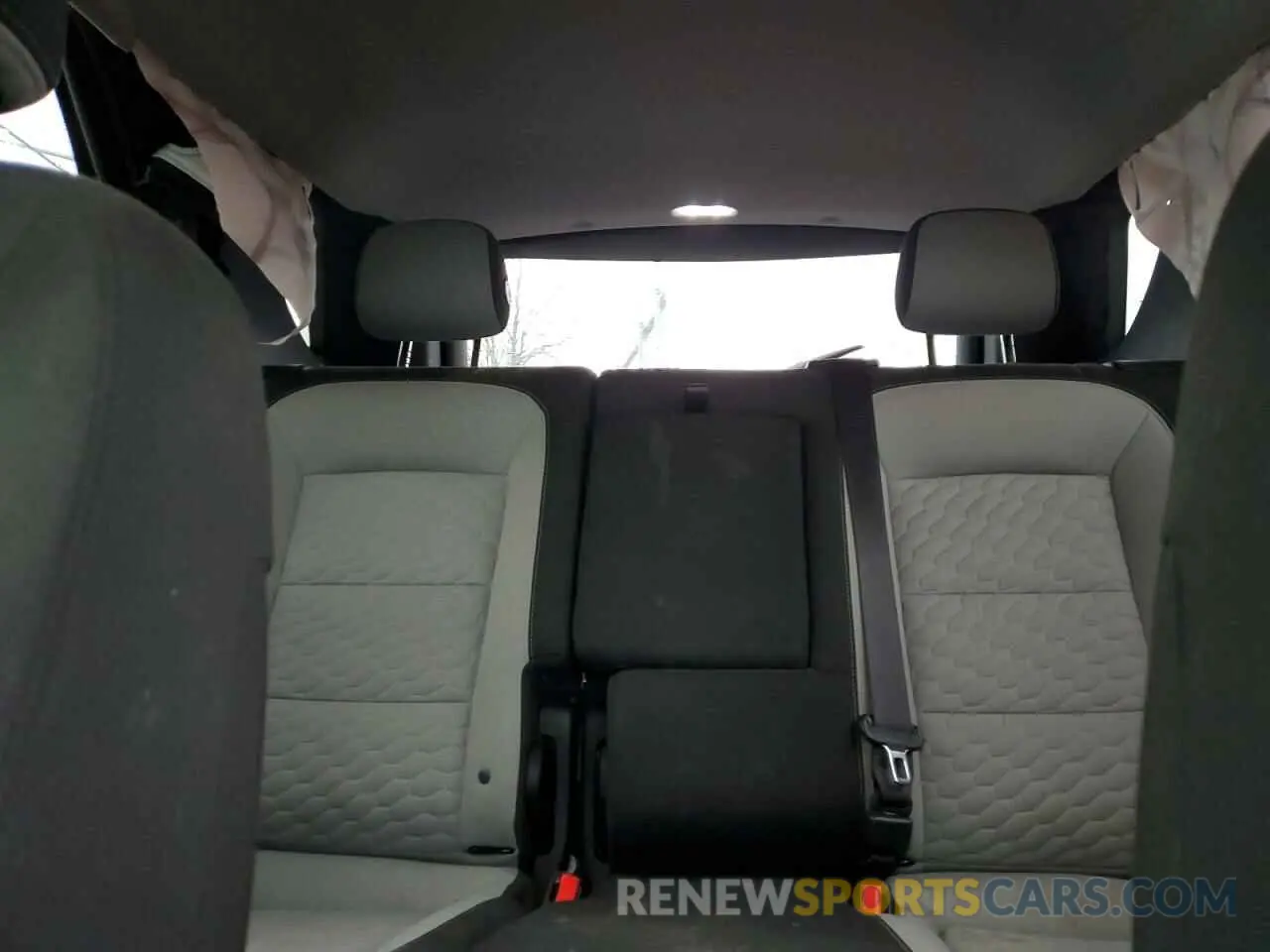 10 fotografías del automóvil dañado 2GNAXUEV8L6154728 CHEVROLET EQUINOX 2020