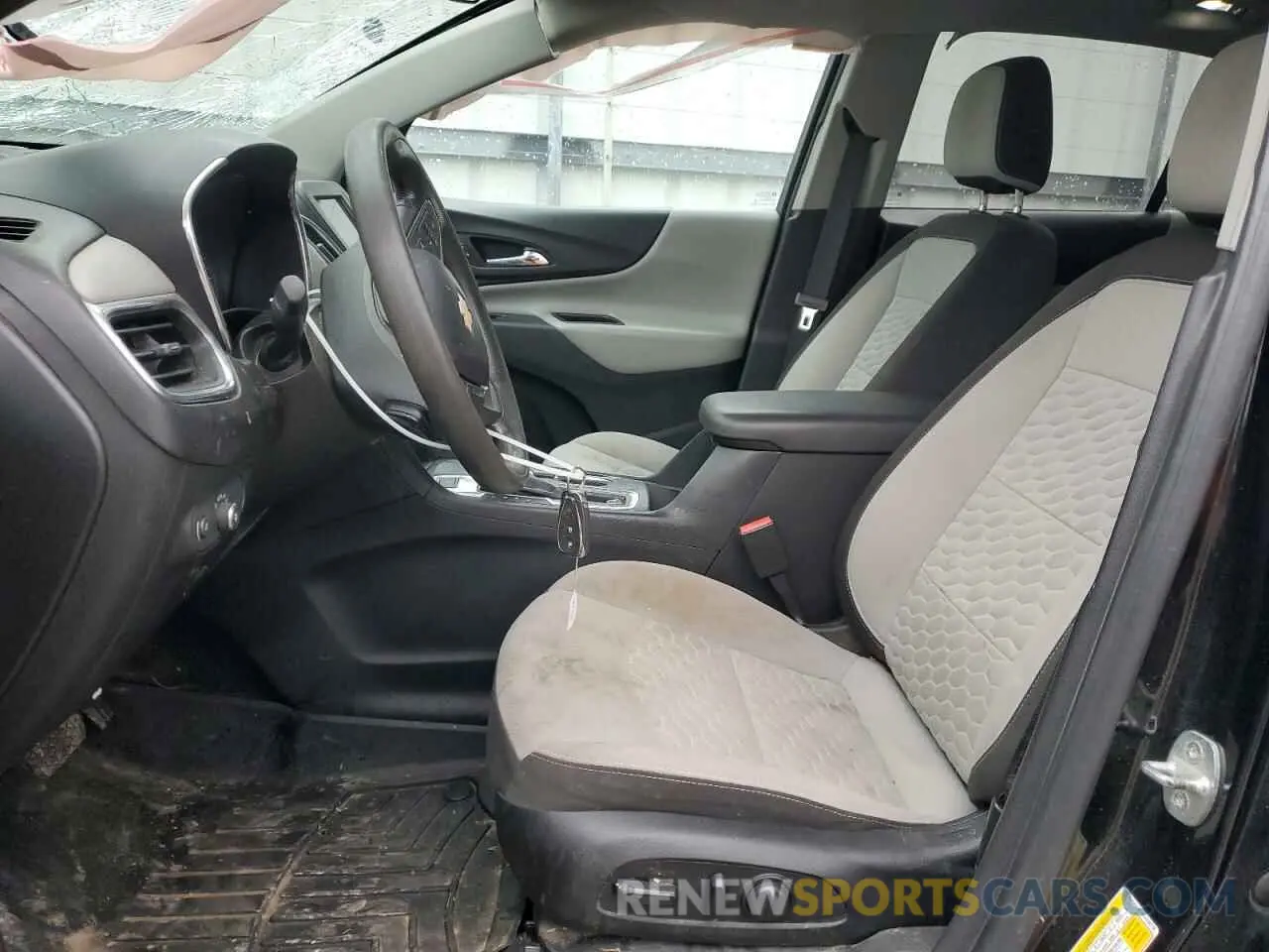 7 fotografías del automóvil dañado 2GNAXUEV8L6154728 CHEVROLET EQUINOX 2020