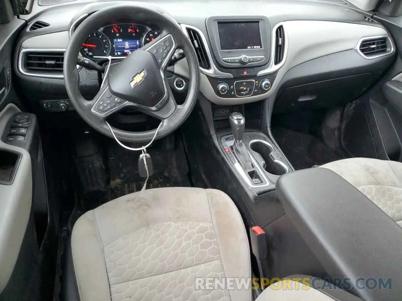 8 fotografías del automóvil dañado 2GNAXUEV8L6154728 CHEVROLET EQUINOX 2020