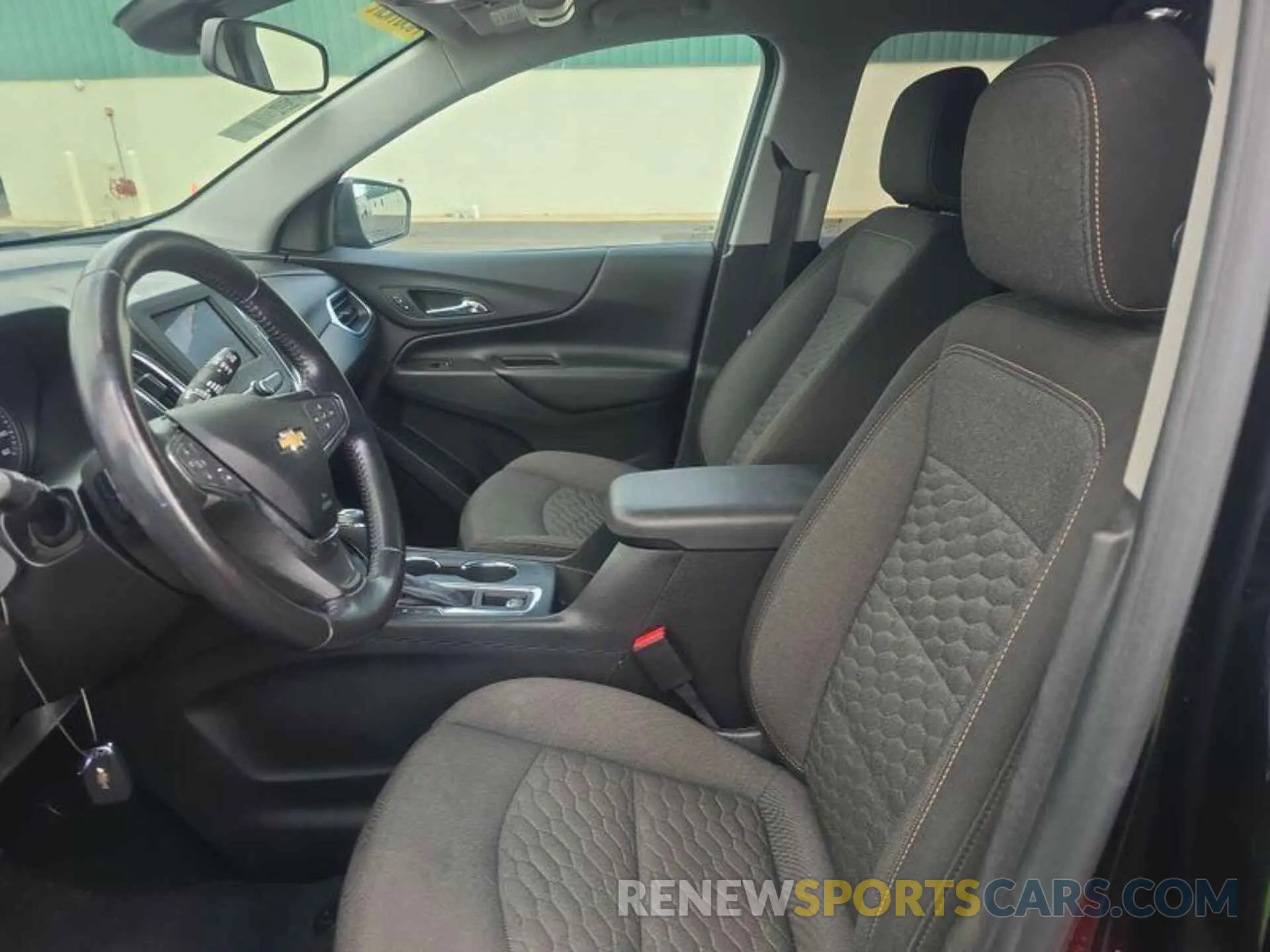 12 fotografías del automóvil dañado 2GNAXUEV8L6188300 CHEVROLET EQUINOX 2020