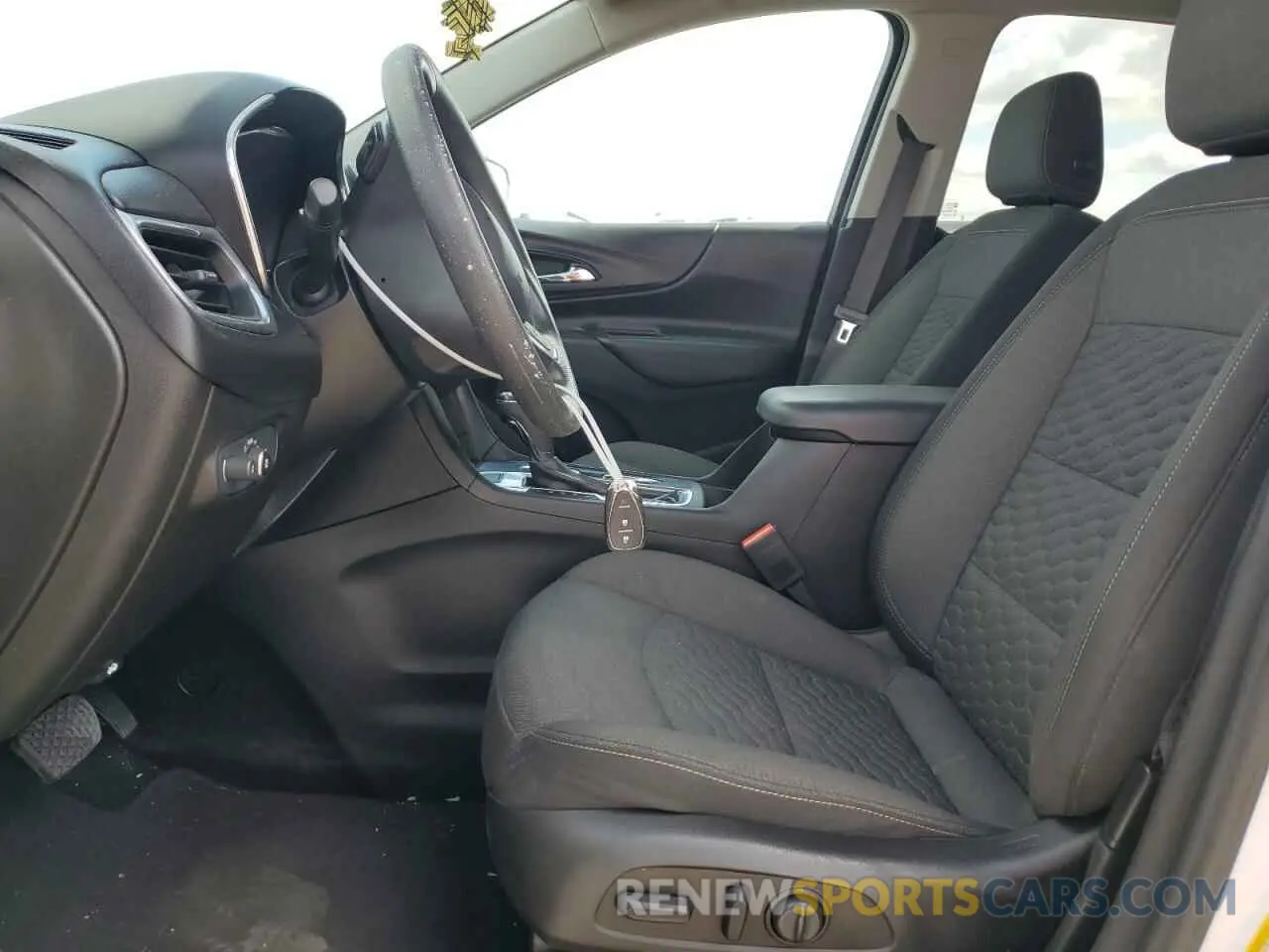 7 fotografías del automóvil dañado 2GNAXUEV8L6189480 CHEVROLET EQUINOX 2020