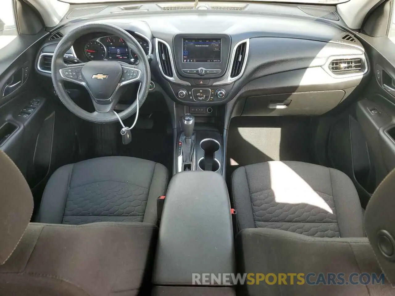 8 fotografías del automóvil dañado 2GNAXUEV8L6189480 CHEVROLET EQUINOX 2020