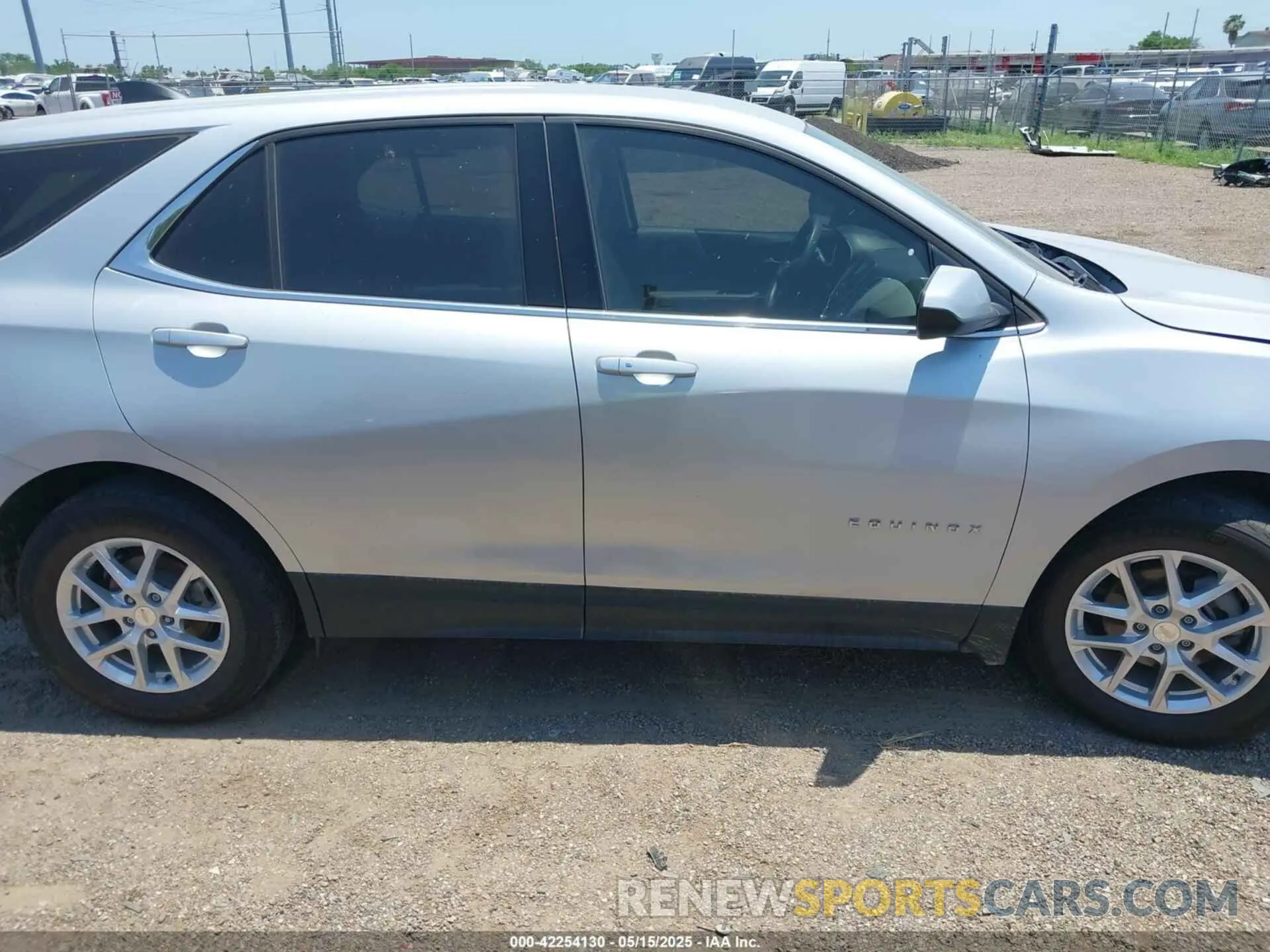 14 fotografías del automóvil dañado 2GNAXUEV8L6199412 CHEVROLET EQUINOX 2020