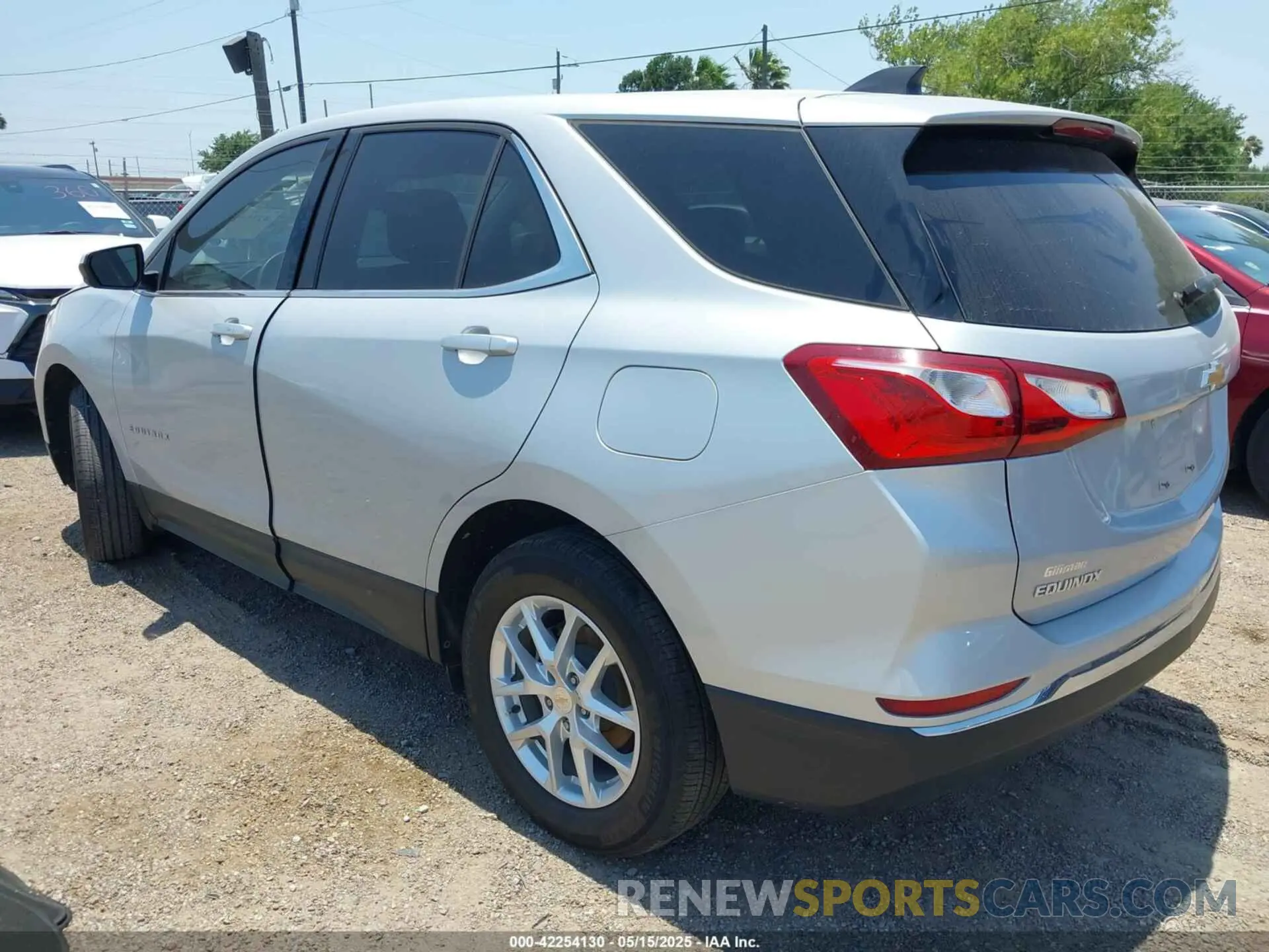 3 fotografías del automóvil dañado 2GNAXUEV8L6199412 CHEVROLET EQUINOX 2020
