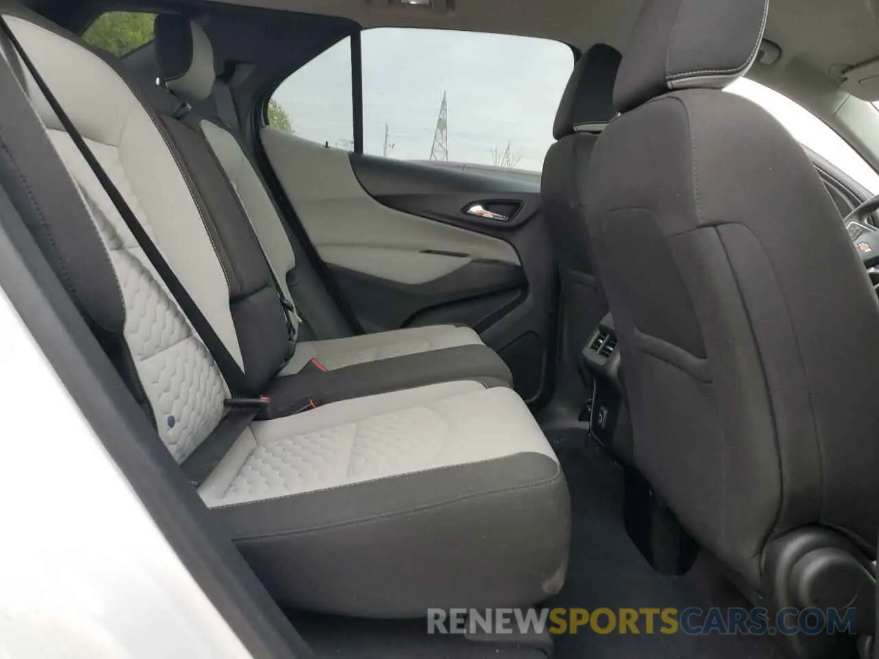 11 fotografías del automóvil dañado 2GNAXUEV8L6223188 CHEVROLET EQUINOX 2020