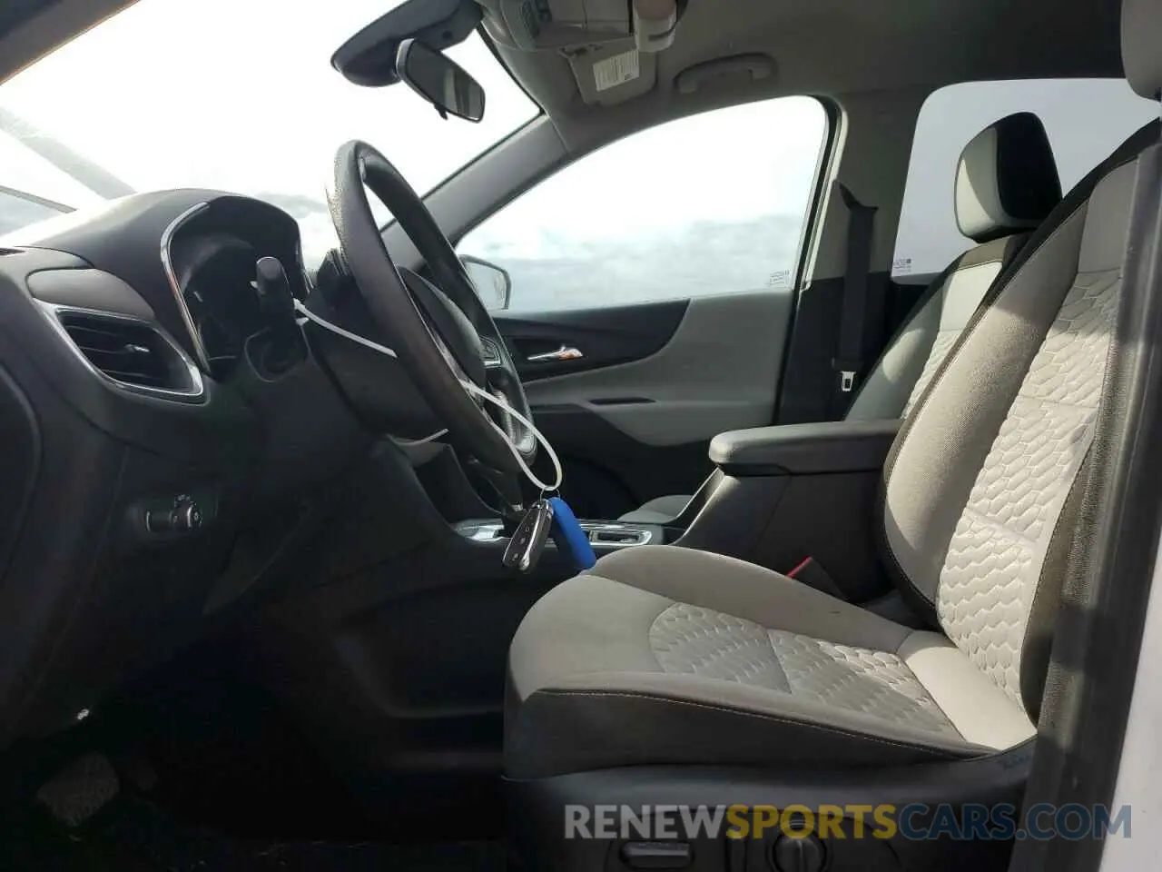 7 fotografías del automóvil dañado 2GNAXUEV8L6223188 CHEVROLET EQUINOX 2020