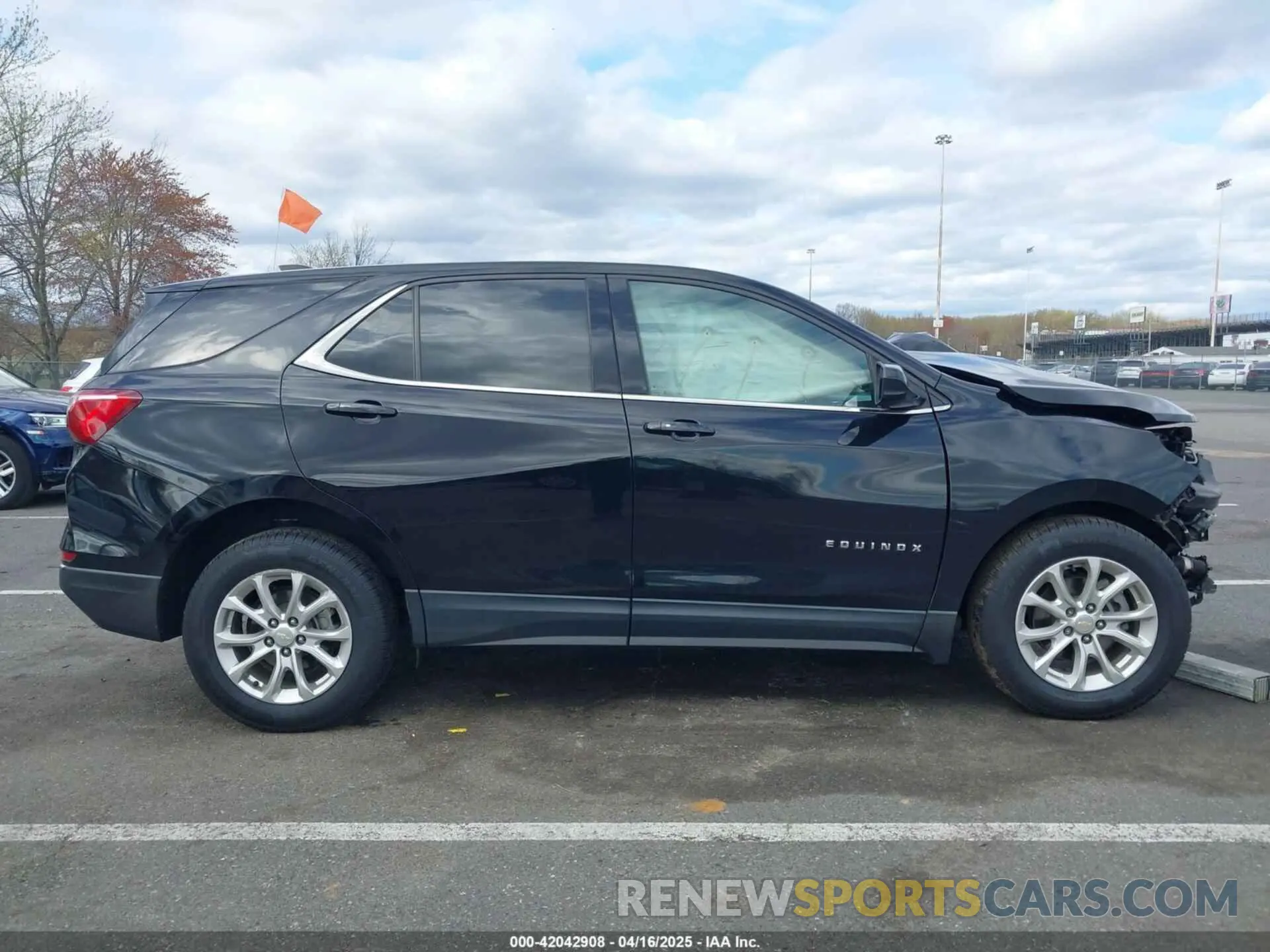 13 fotografías del automóvil dañado 2GNAXUEVXL6167545 CHEVROLET EQUINOX 2020