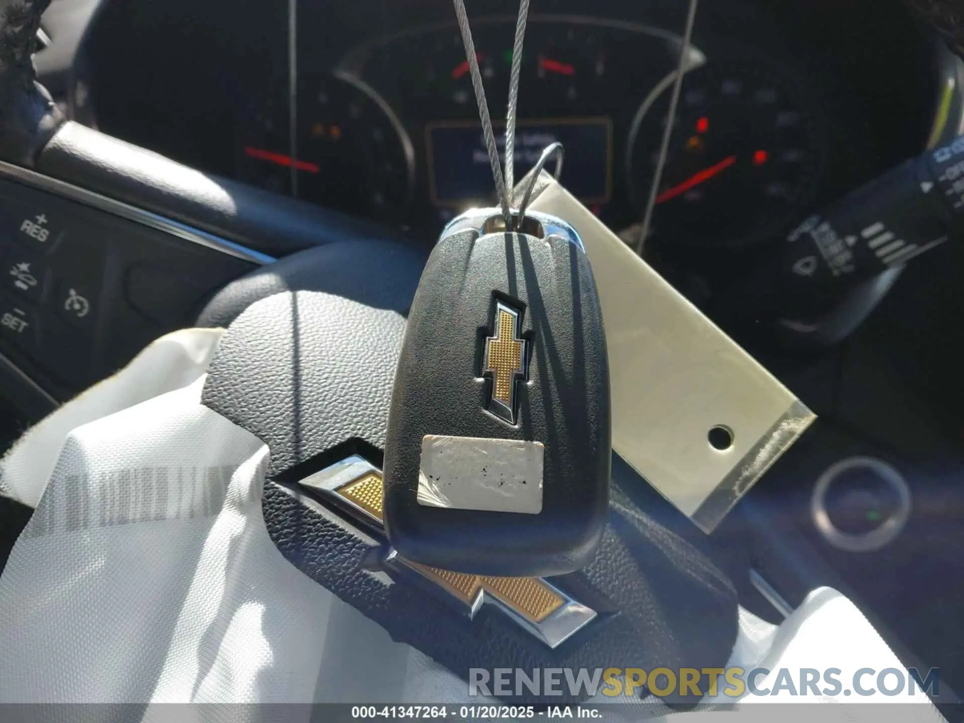 11 fotografías del automóvil dañado 2GNAXUEVXL6227212 CHEVROLET EQUINOX 2020