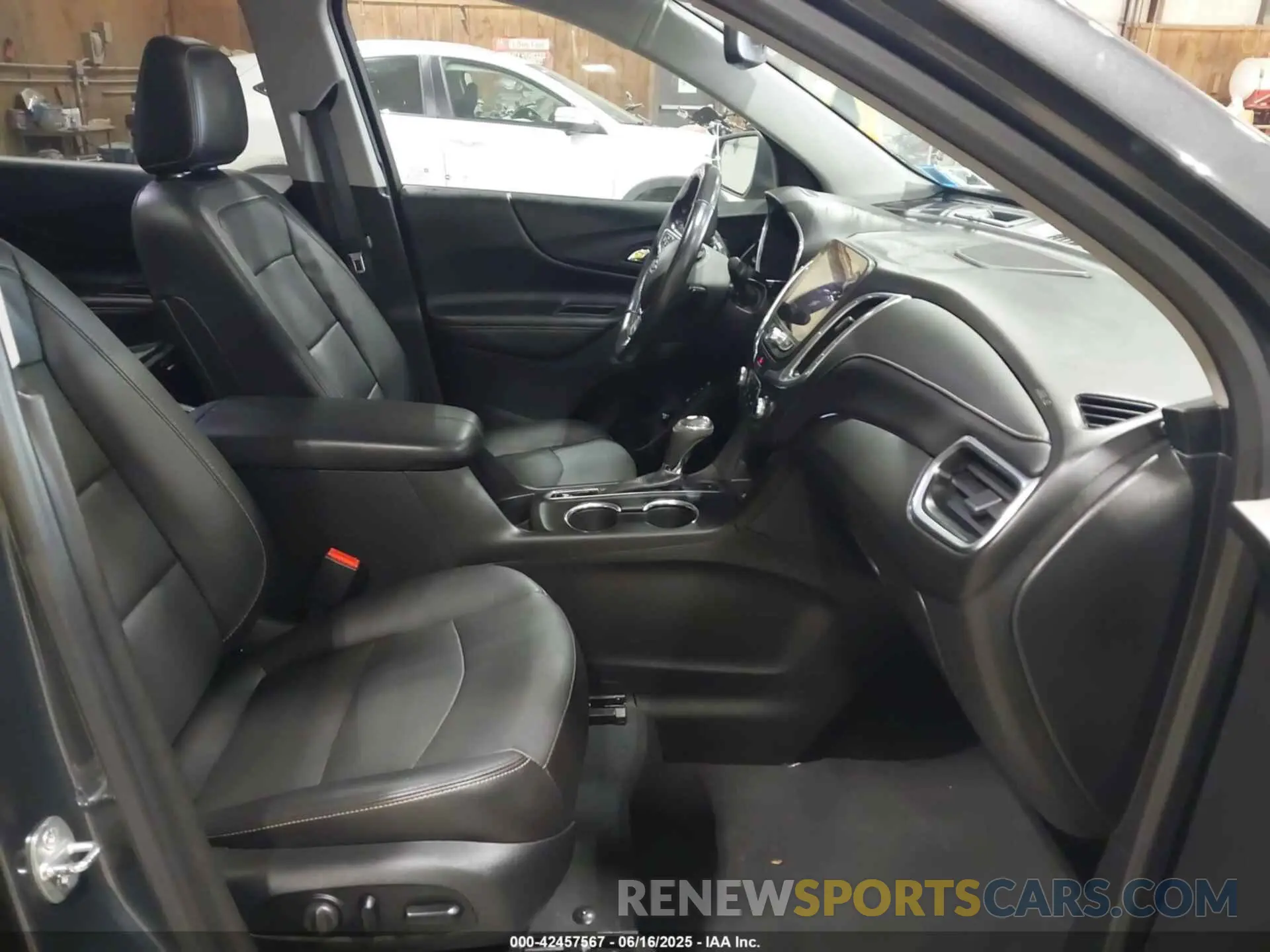 5 fotografías del automóvil dañado 2GNAXXEV2L6174619 CHEVROLET EQUINOX 2020