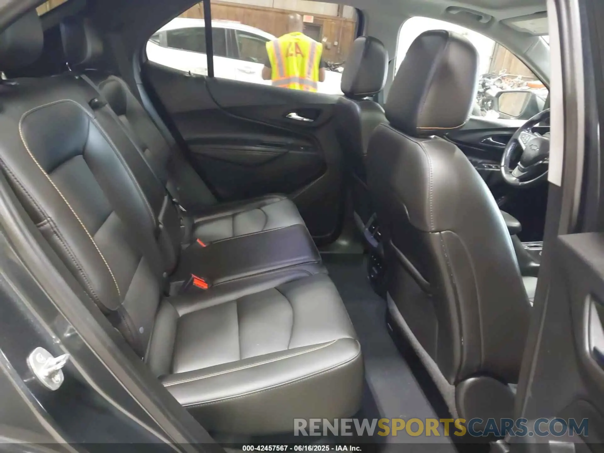 8 fotografías del automóvil dañado 2GNAXXEV2L6174619 CHEVROLET EQUINOX 2020