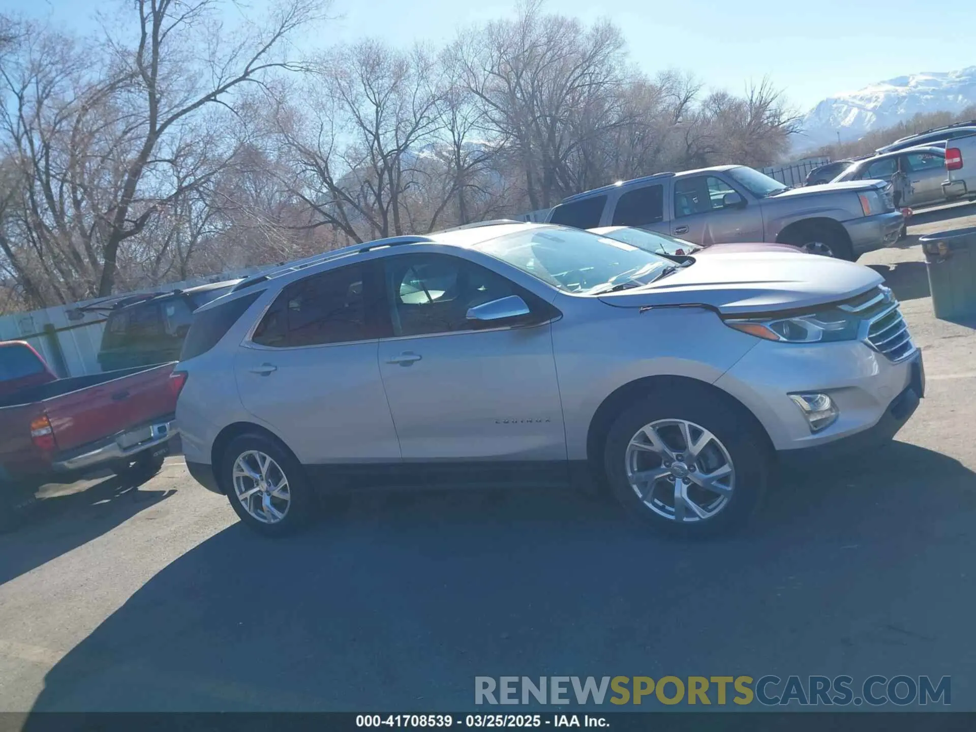 13 fotografías del automóvil dañado 2GNAXXEV2L6185460 CHEVROLET EQUINOX 2020