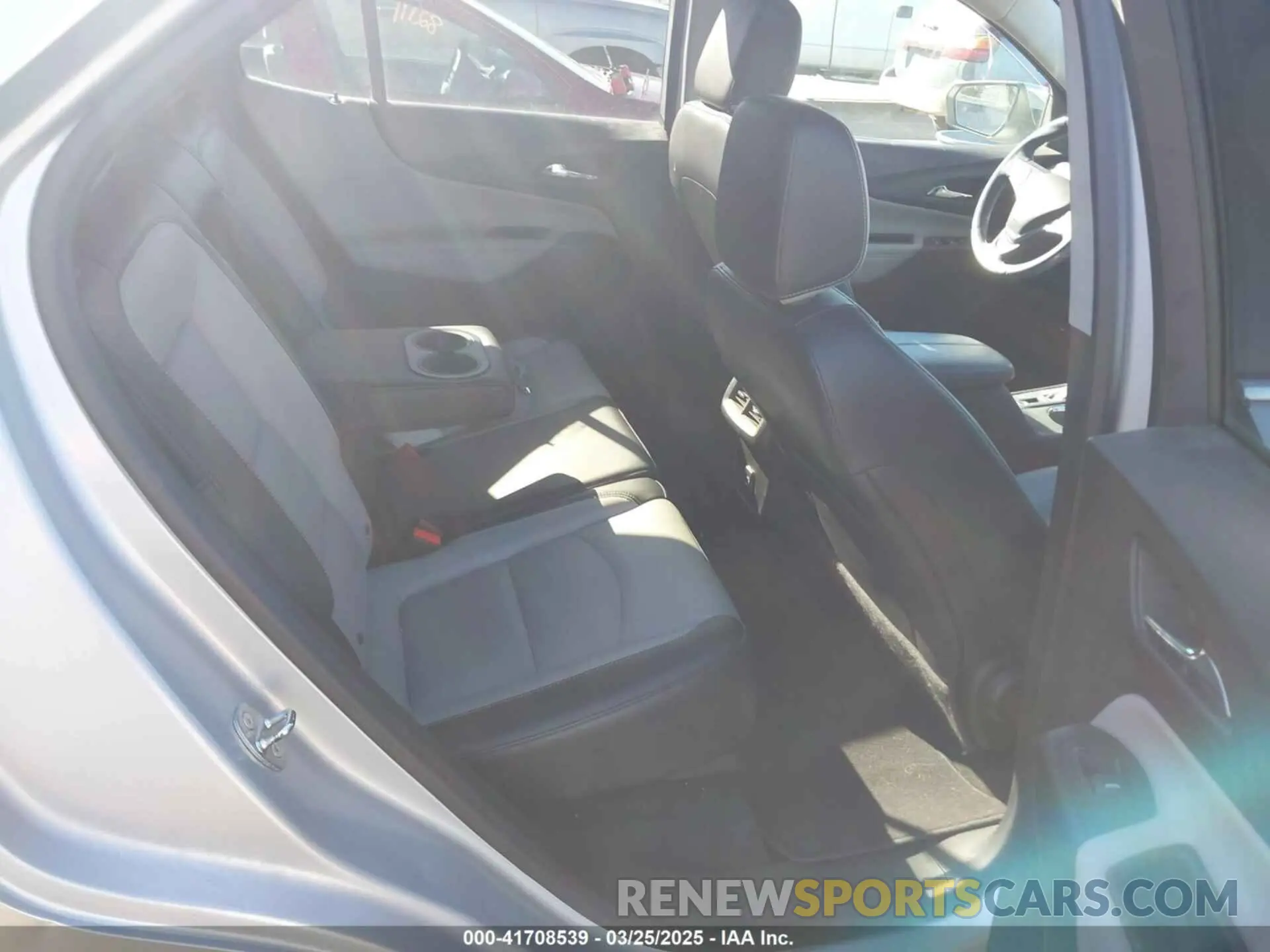8 fotografías del automóvil dañado 2GNAXXEV2L6185460 CHEVROLET EQUINOX 2020