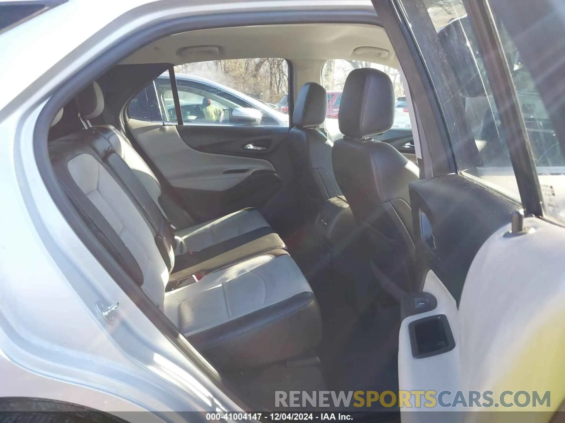 8 fotografías del automóvil dañado 2GNAXXEV2L6219350 CHEVROLET EQUINOX 2020