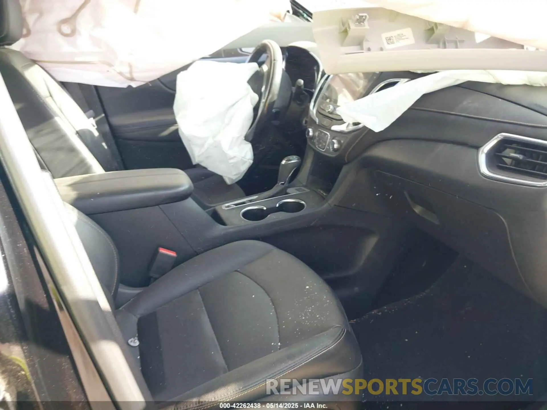 5 fotografías del automóvil dañado 2GNAXXEV5L6245196 CHEVROLET EQUINOX 2020