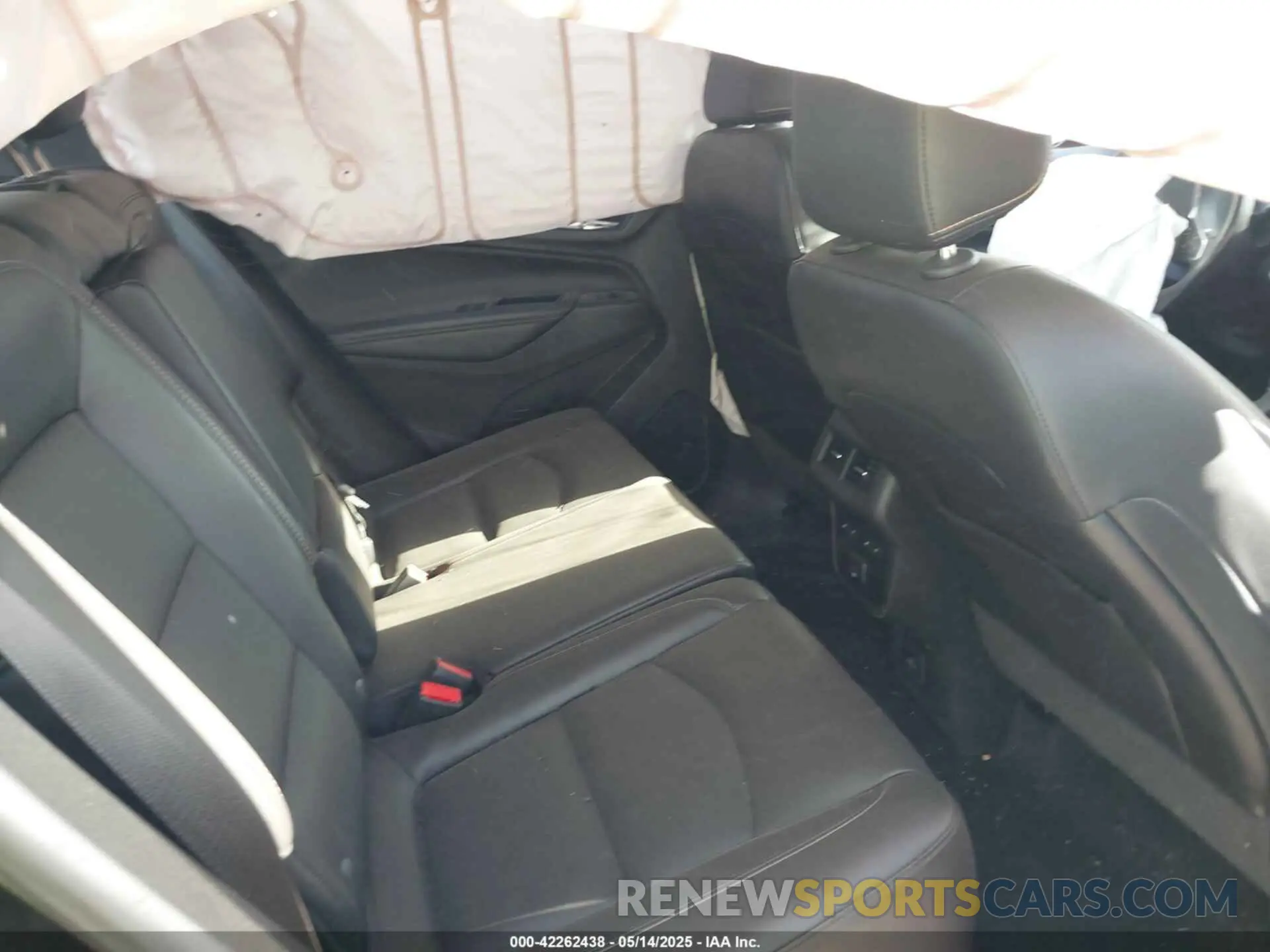 8 fotografías del automóvil dañado 2GNAXXEV5L6245196 CHEVROLET EQUINOX 2020