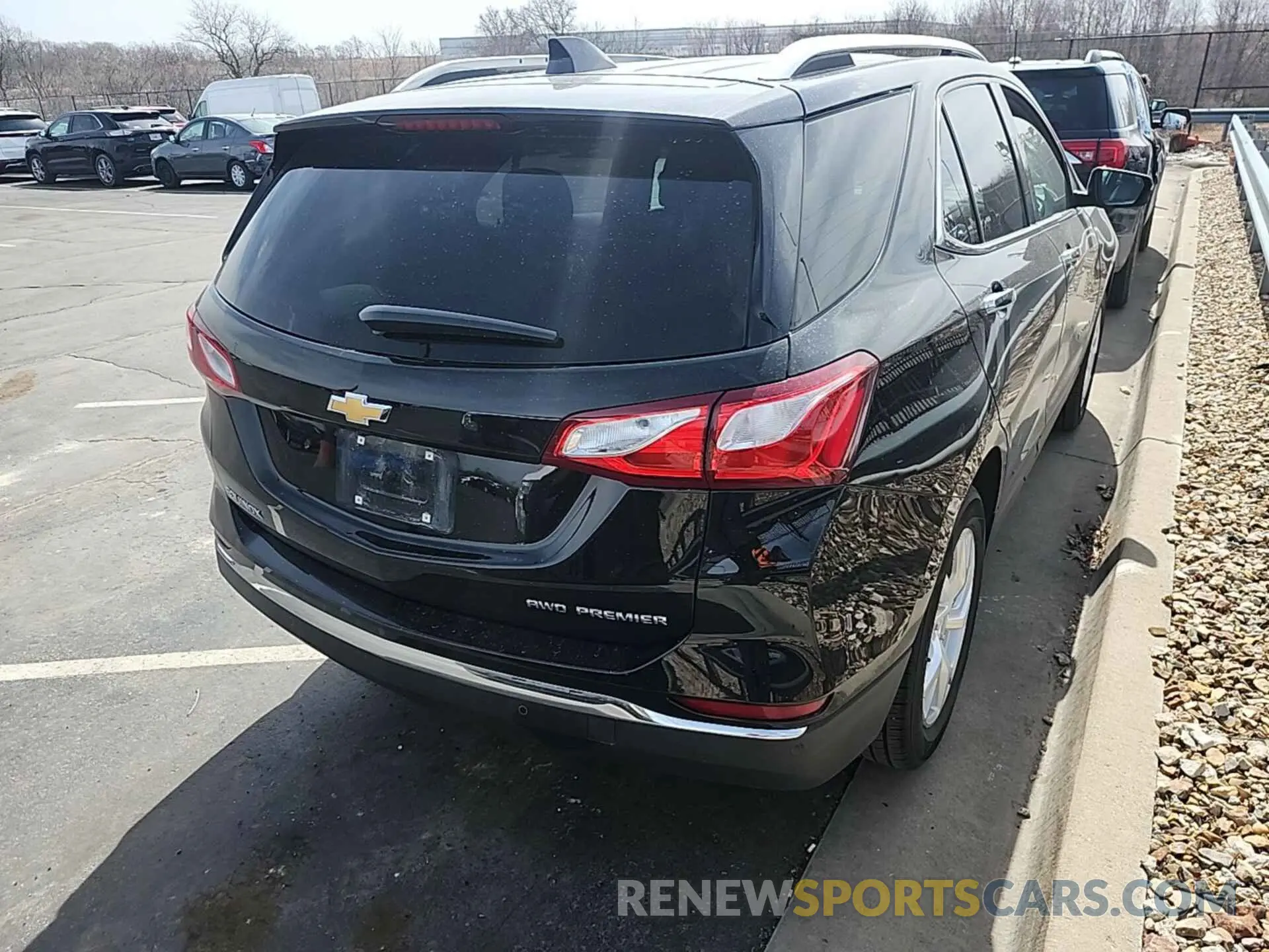 28 fotografías del automóvil dañado 2GNAXXEVXL6215532 CHEVROLET EQUINOX 2020