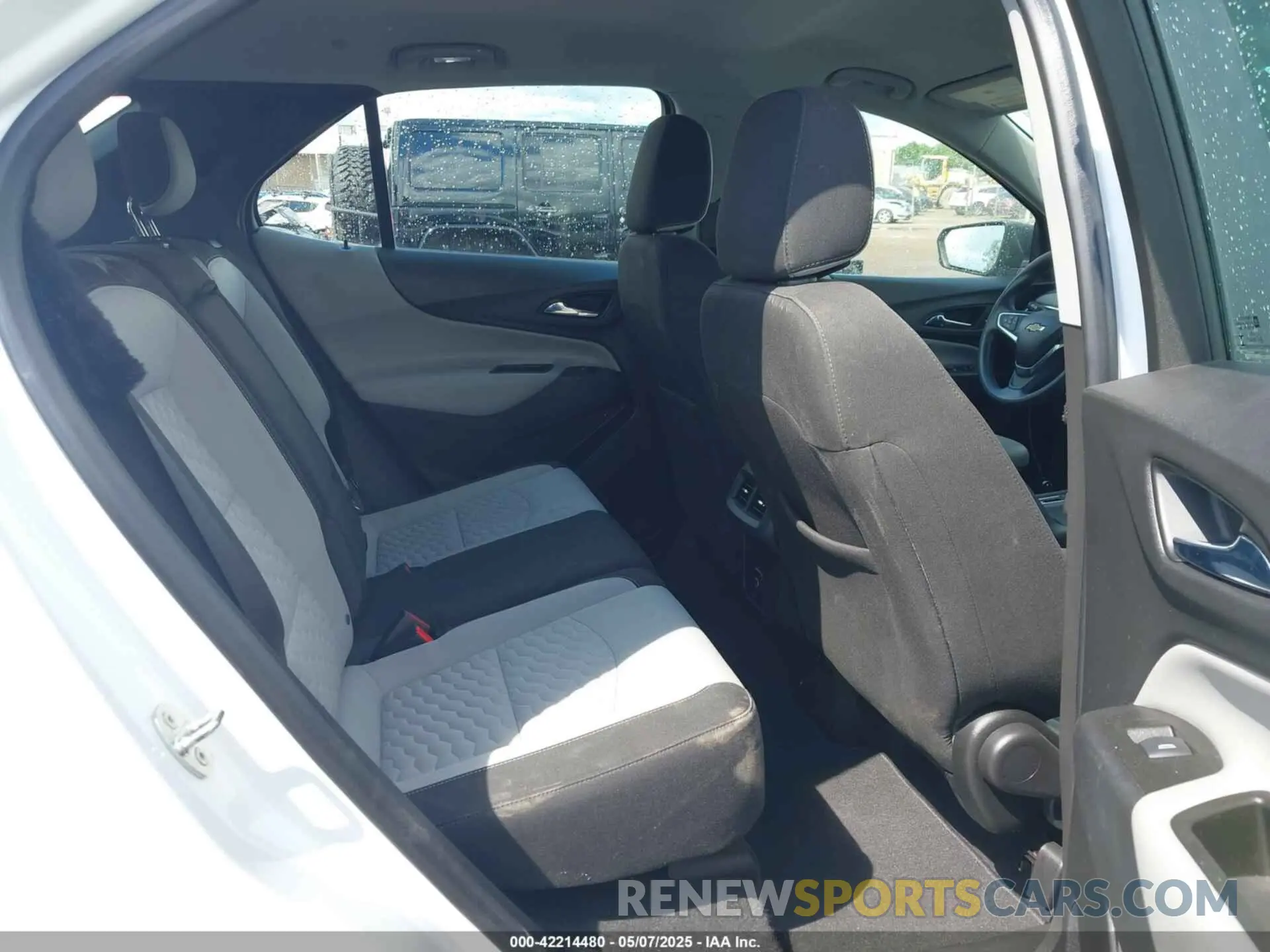8 fotografías del automóvil dañado 3GNAXFEV0LS654136 CHEVROLET EQUINOX 2020