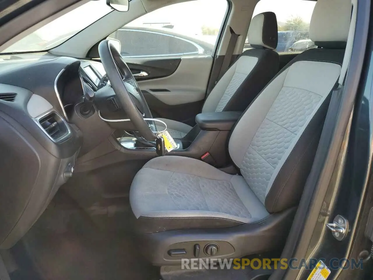 7 fotografías del automóvil dañado 3GNAXHEV2LS506243 CHEVROLET EQUINOX 2020