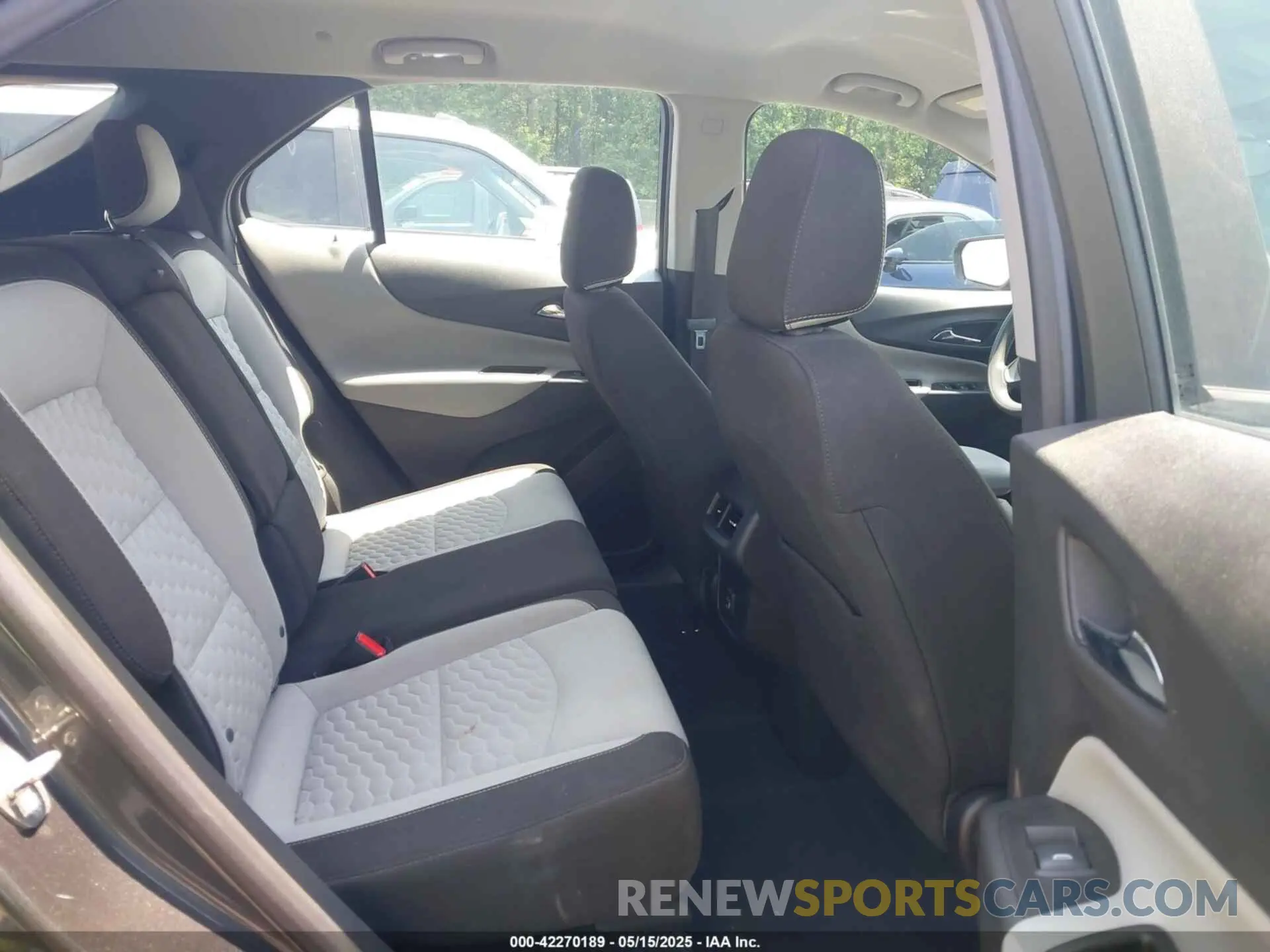 8 fotografías del automóvil dañado 3GNAXHEV2LS526900 CHEVROLET EQUINOX 2020