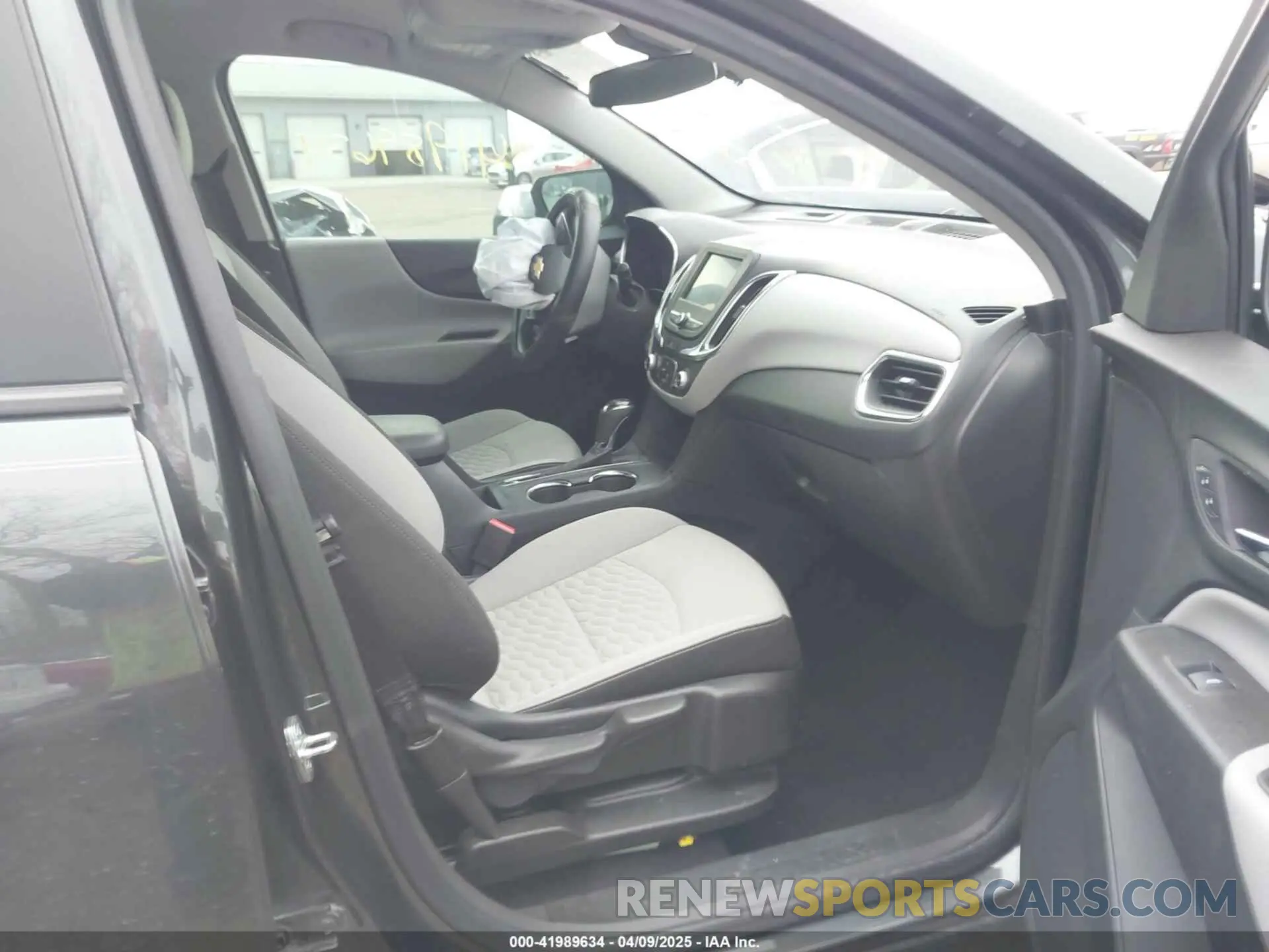 5 fotografías del automóvil dañado 3GNAXHEV2LS654862 CHEVROLET EQUINOX 2020