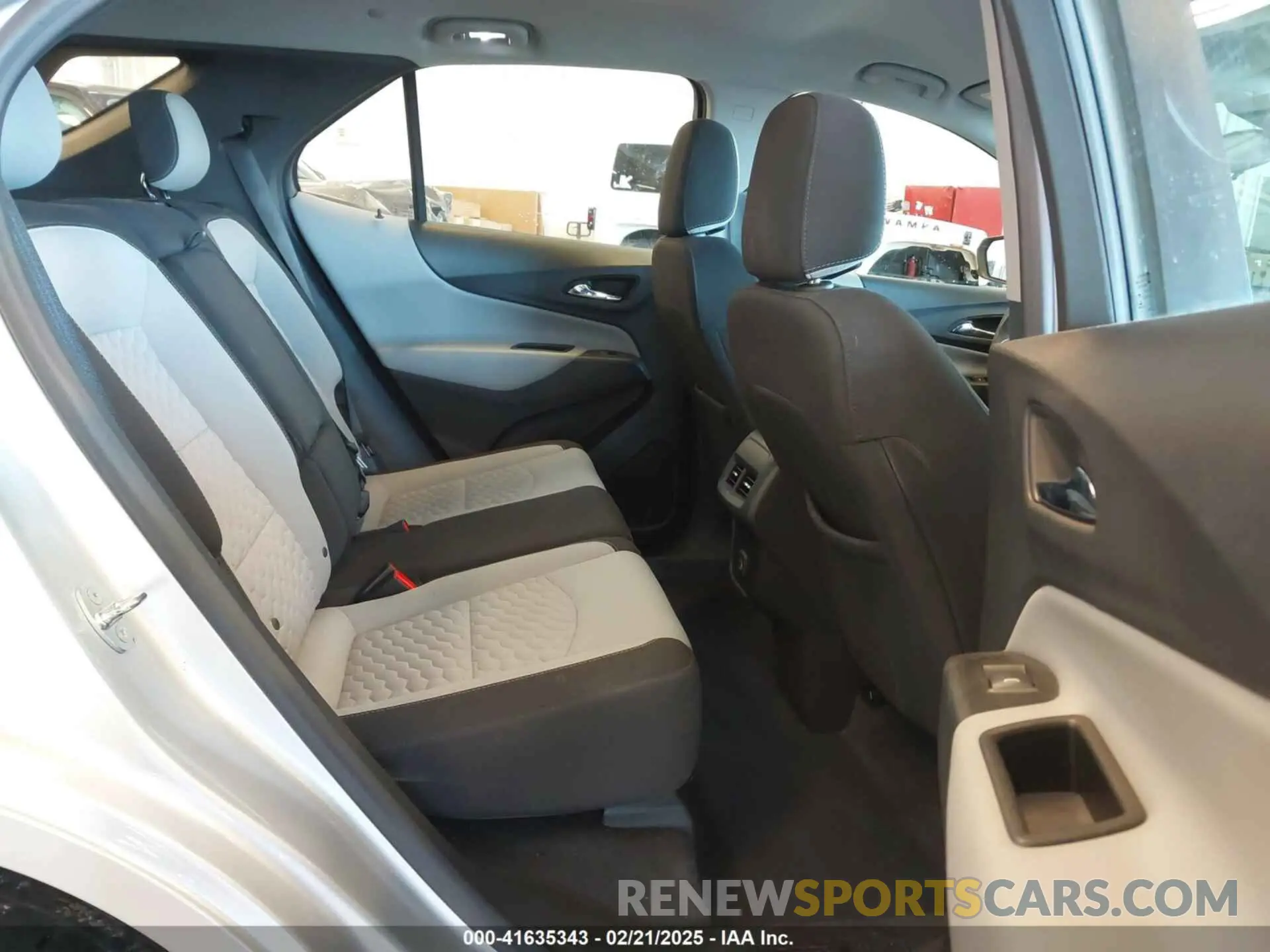 8 fotografías del automóvil dañado 3GNAXHEV2LS697744 CHEVROLET EQUINOX 2020