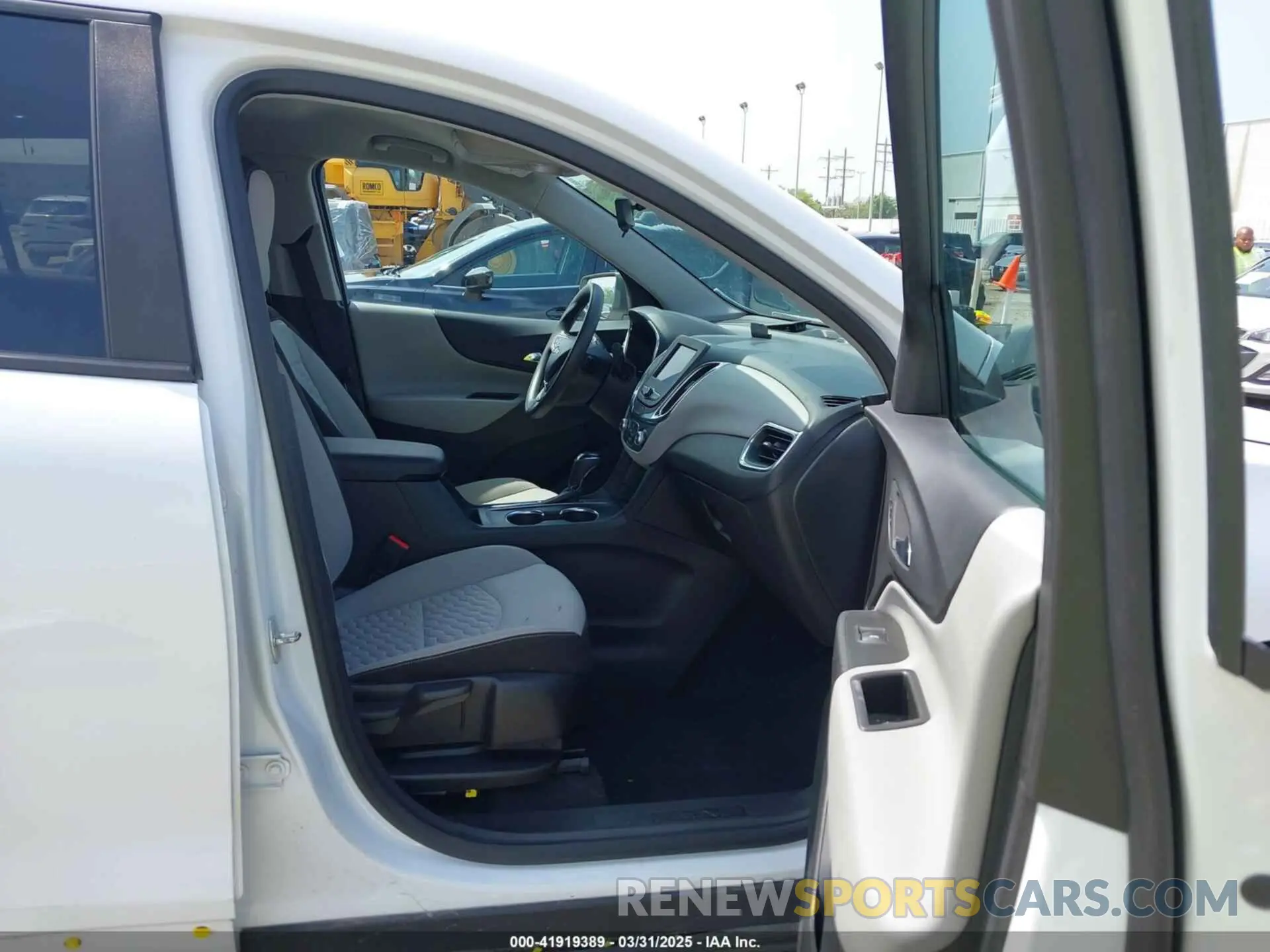 5 fotografías del automóvil dañado 3GNAXHEV2LS704031 CHEVROLET EQUINOX 2020