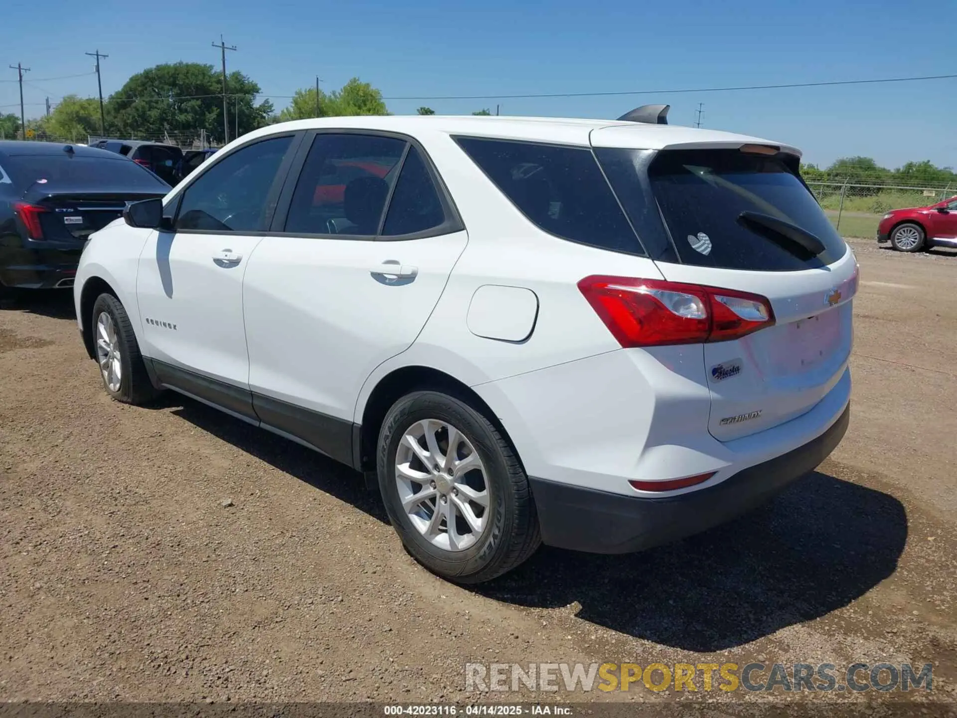 3 fotografías del automóvil dañado 3GNAXHEV2LS706023 CHEVROLET EQUINOX 2020