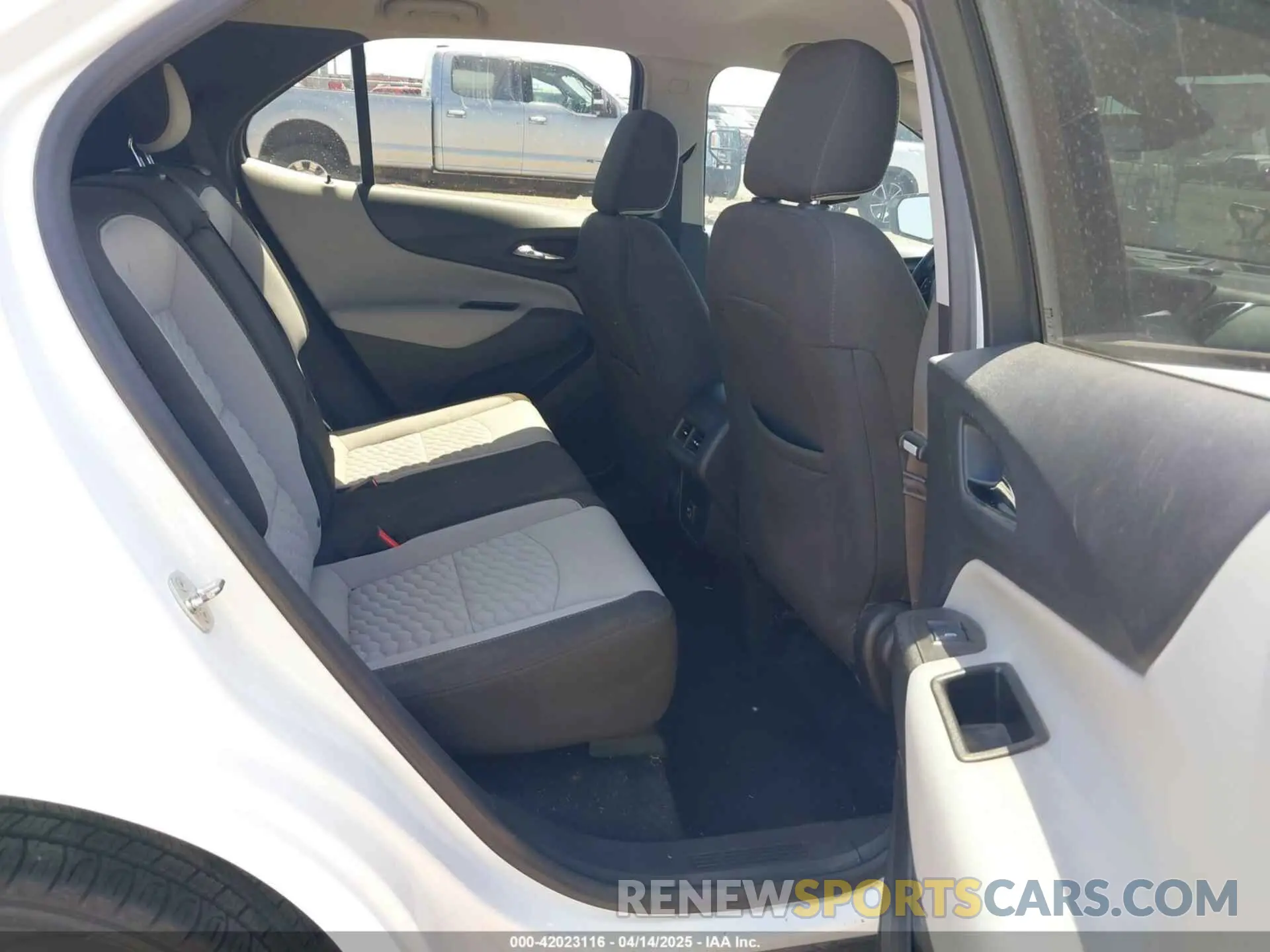 8 fotografías del automóvil dañado 3GNAXHEV2LS706023 CHEVROLET EQUINOX 2020