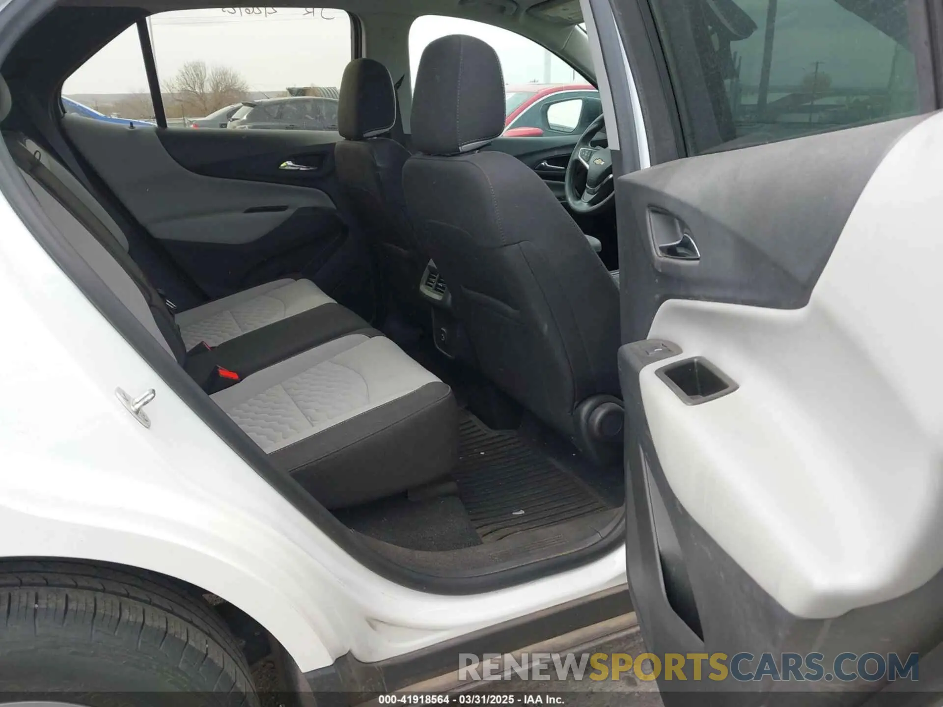 8 fotografías del automóvil dañado 3GNAXHEV2LS727230 CHEVROLET EQUINOX 2020