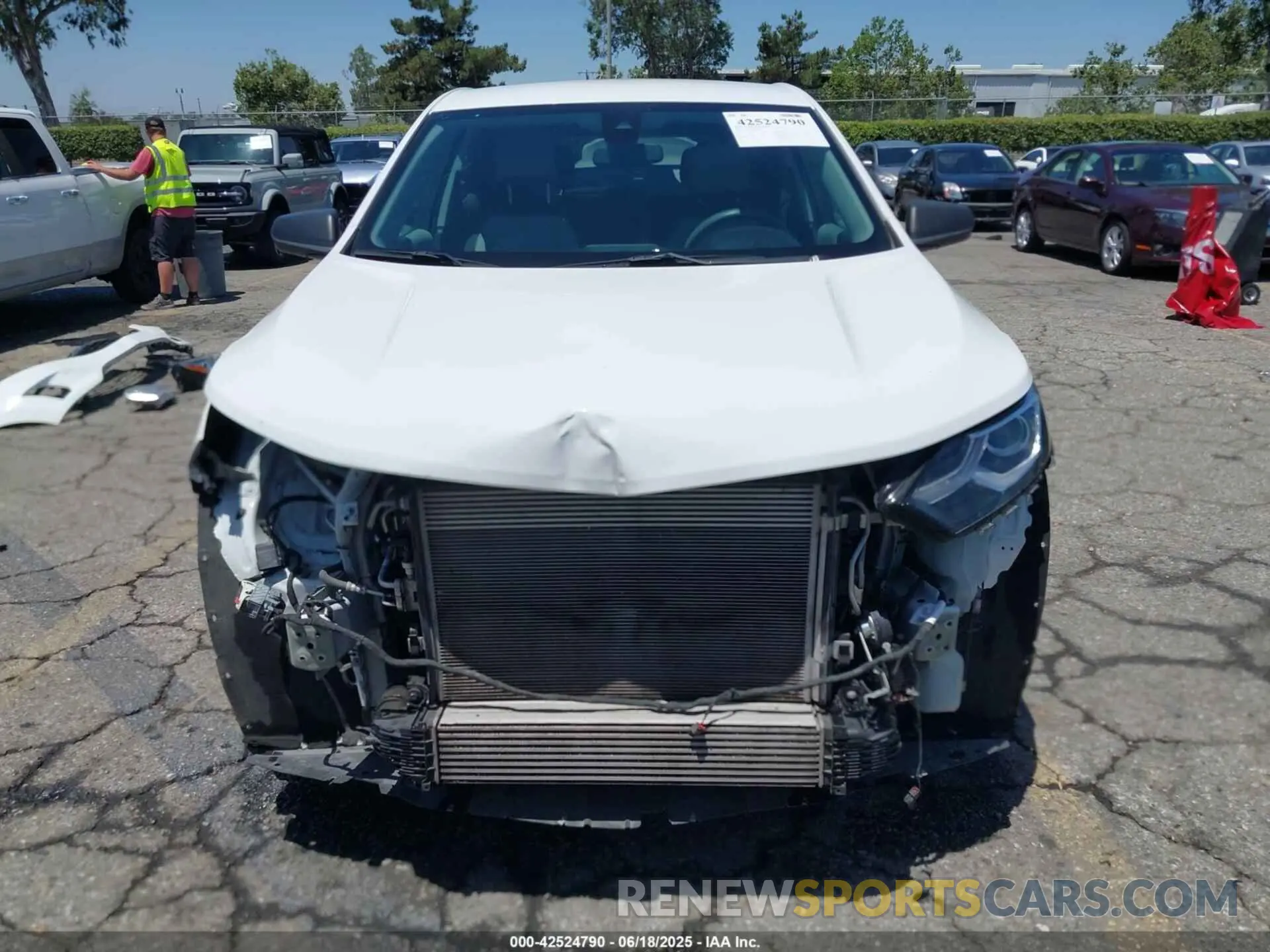 13 fotografías del automóvil dañado 3GNAXHEV2LS737126 CHEVROLET EQUINOX 2020